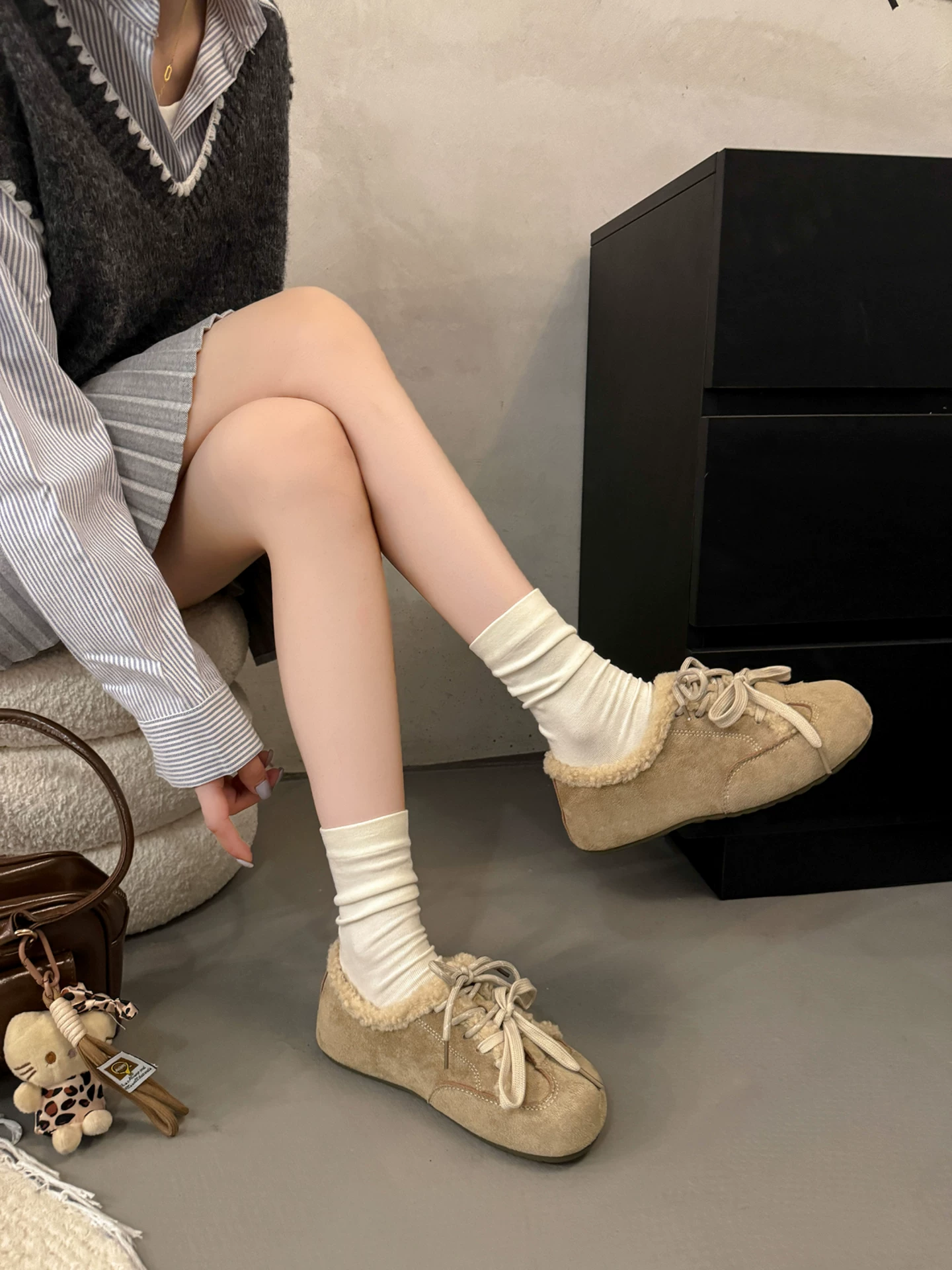 Giày Birkenstock đế bằng lót nhung cổ điển dành cho nữ, mẫu mới mùa đông 2025, chống trơn trượt, đế mềm, giữ ấm bằng vải cotton