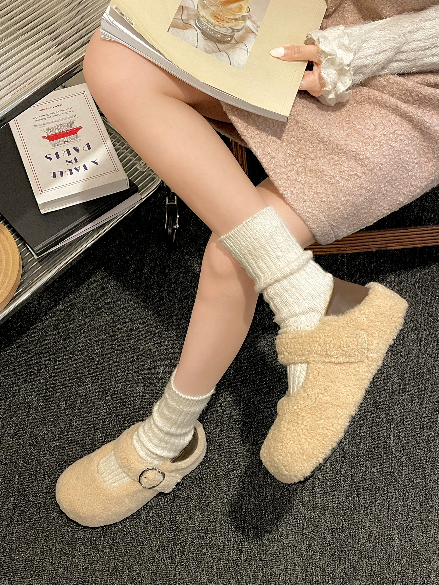 Giày lông cừu dày dặn, lót lông ấm áp, đế dày, dành cho nữ, thích hợp đi ngoài trời, mẫu mới mùa đông 2025, size nhỏ, chống trơn trượt, kiểu Birkenstock