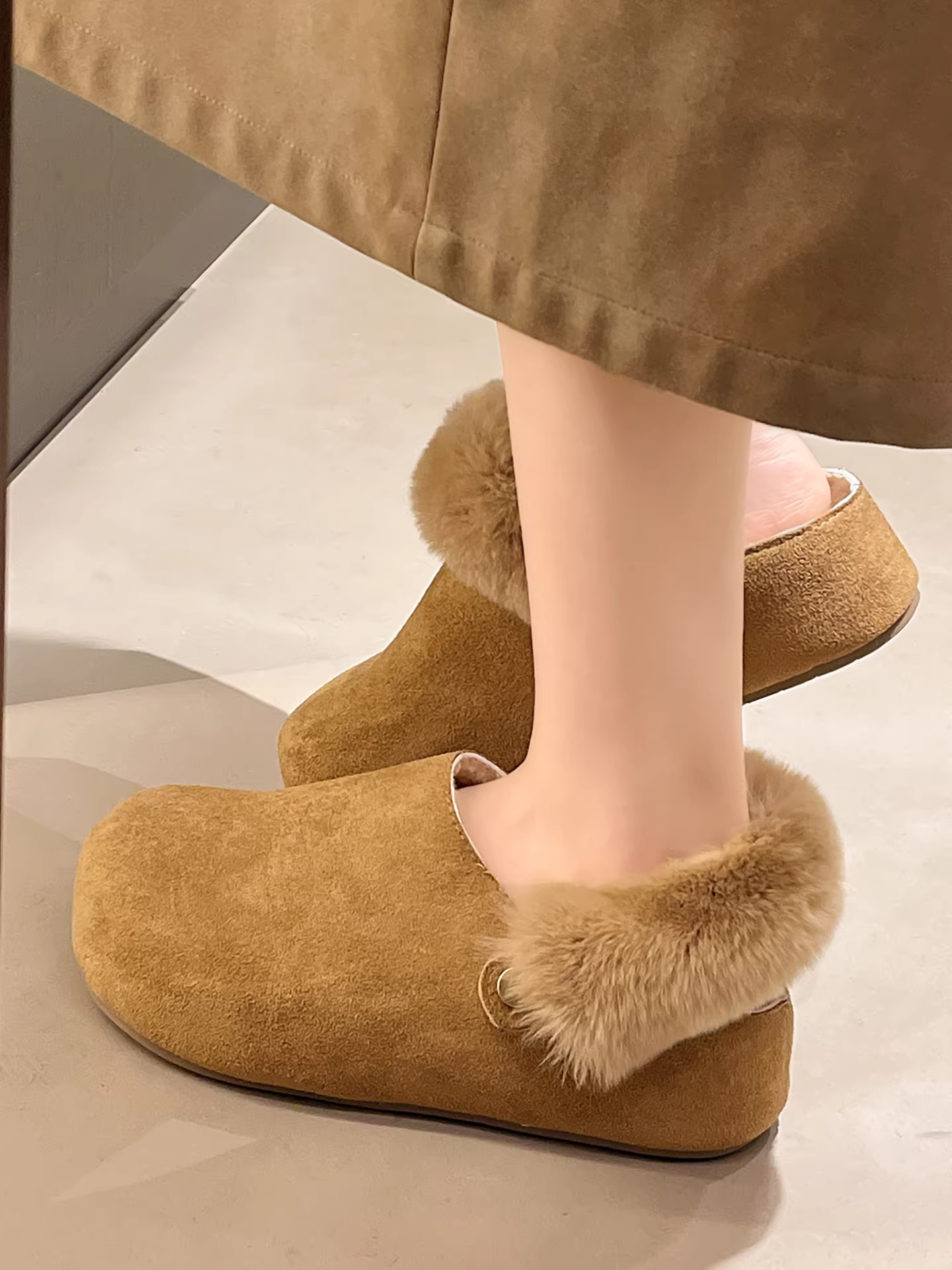Dép lông cừu dày đế cao chống trơn dành cho nữ, áo khoác ngoài mùa đông, kiểu mới 2025, dép bông Birkenstock tăng chiều cao hai kiểu đeo