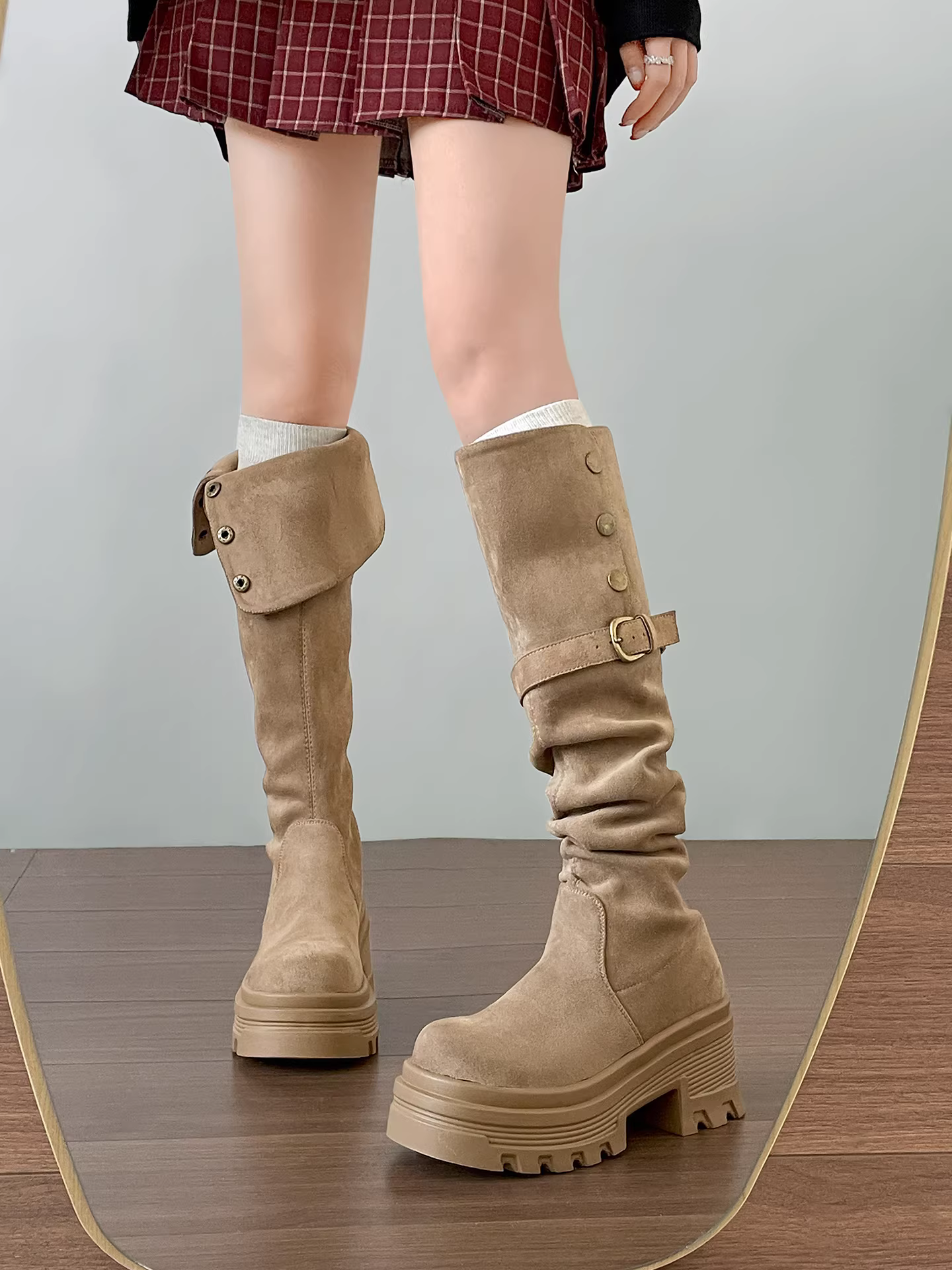 Giày bốt nữ đế dày kiểu Anh cổ điển màu đen, kiểu dáng mùa đông mới 2025, phối chân váy tôn dáng, kiểu Birkenstock