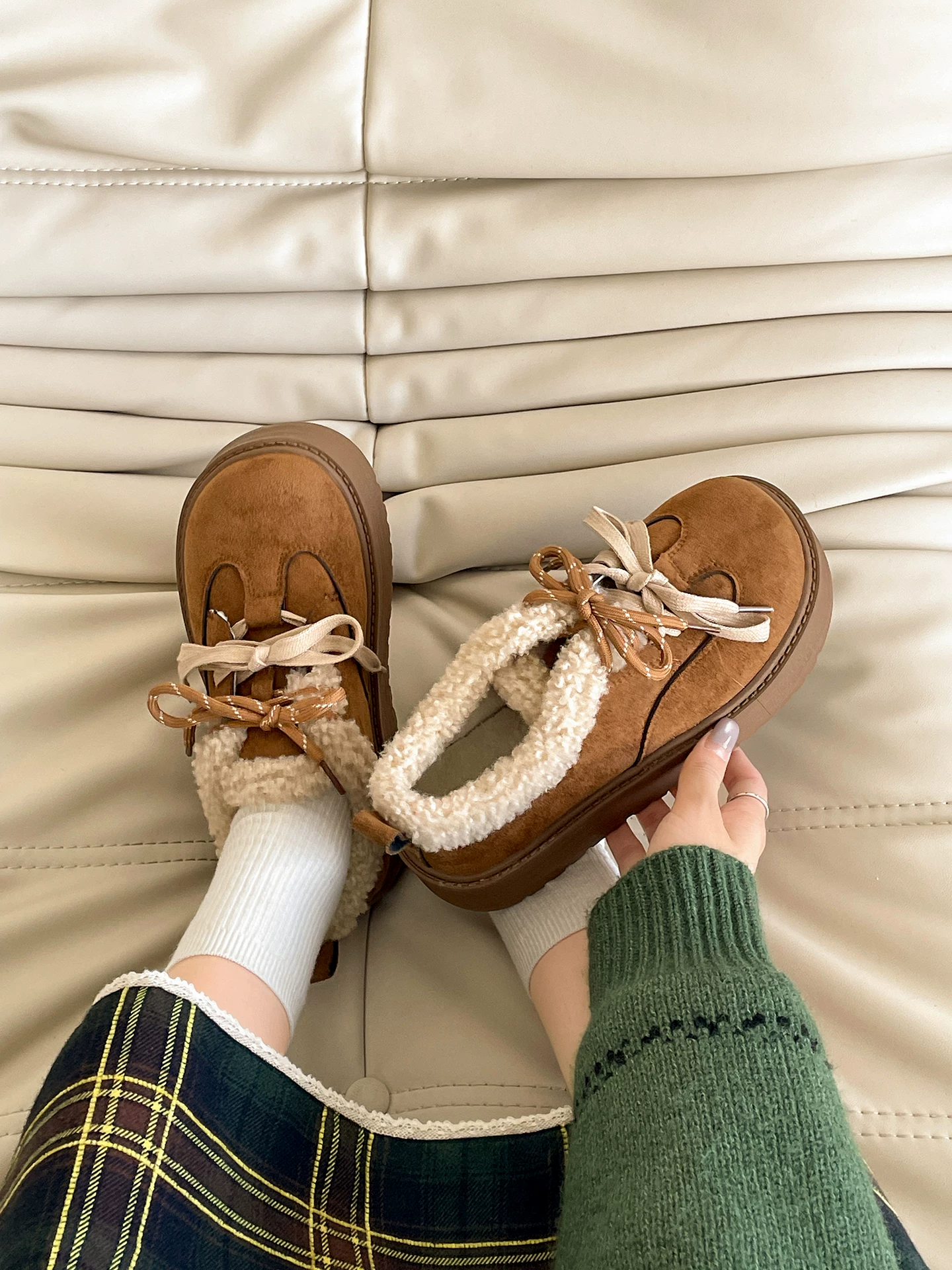 Giày bông kiểu Birkenstock đế dày màu nâu cổ điển dành cho nữ mùa đông 2025 mới, giữ ấm, chống trơn trượt, lót lông dày