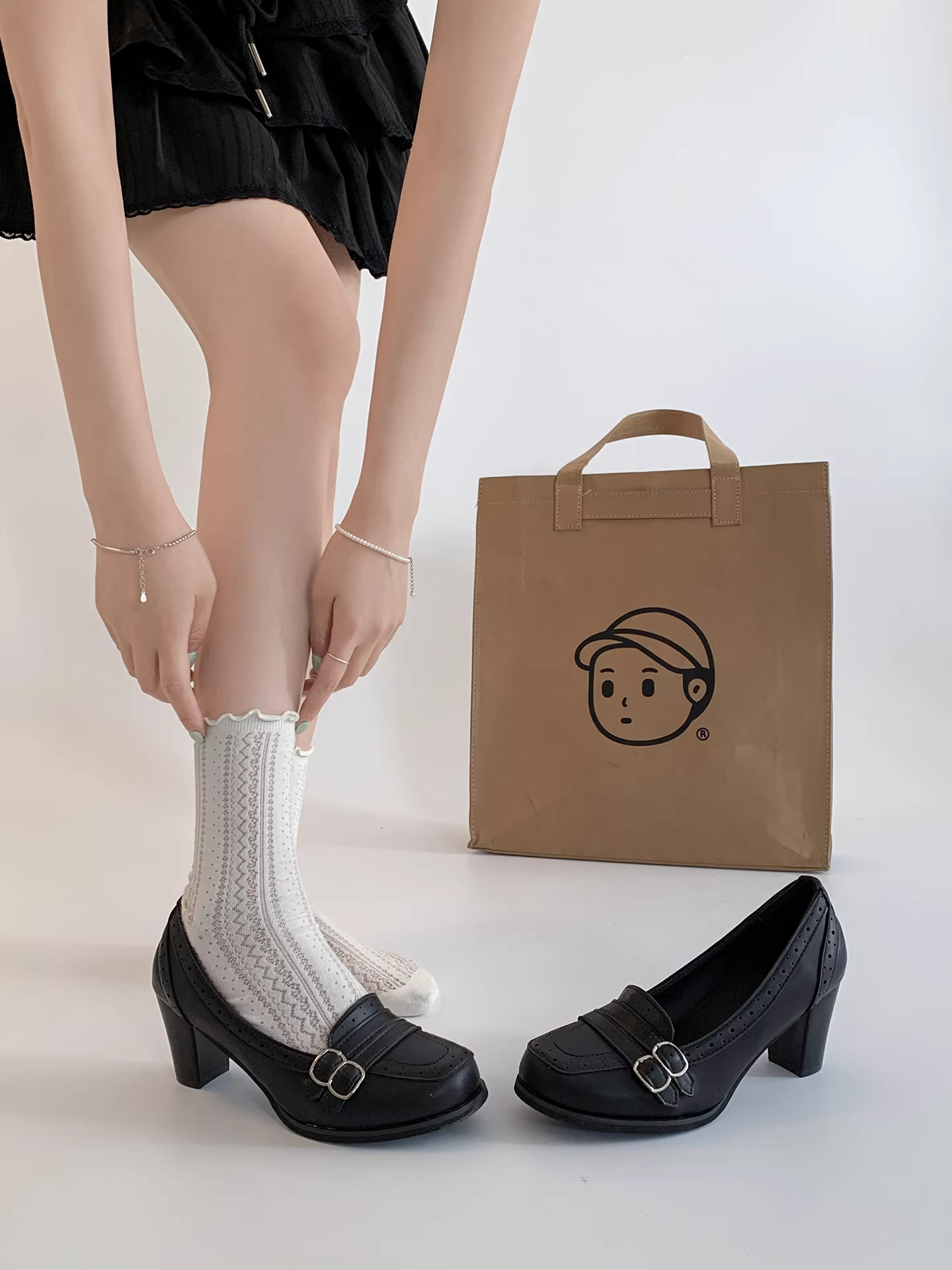 Giày cao gót chunky retro đen dành cho nữ, kiểu mới mùa thu 2025, kiểu Mary Jane dễ mang, phối cùng chân váy.