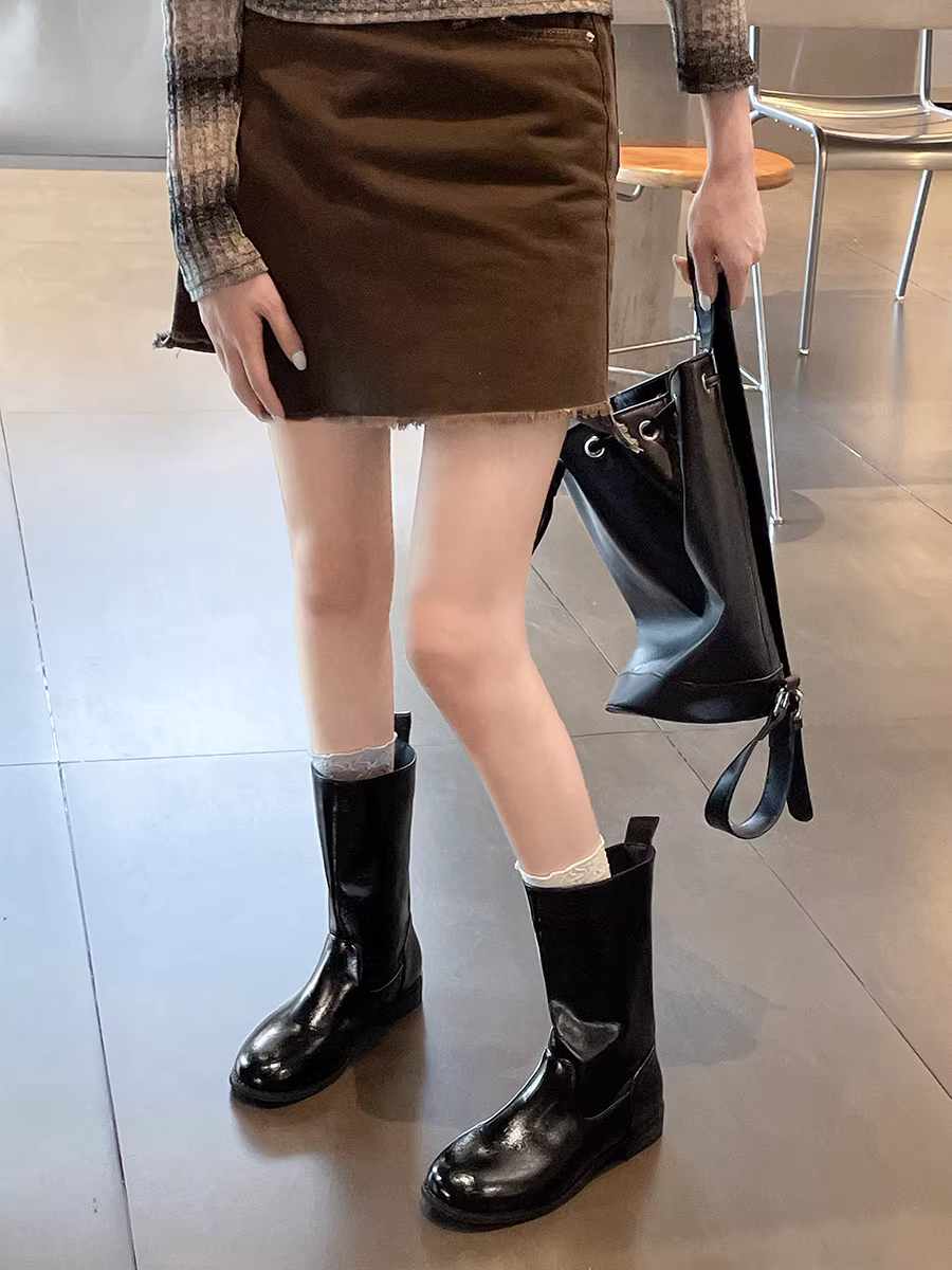 Giày bốt Martin đế xuồng cao cổ đen phong cách retro dành cho nữ, mẫu mới thu đông 2025 kiểu Anh, chiều cao đến giữa bắp chân.