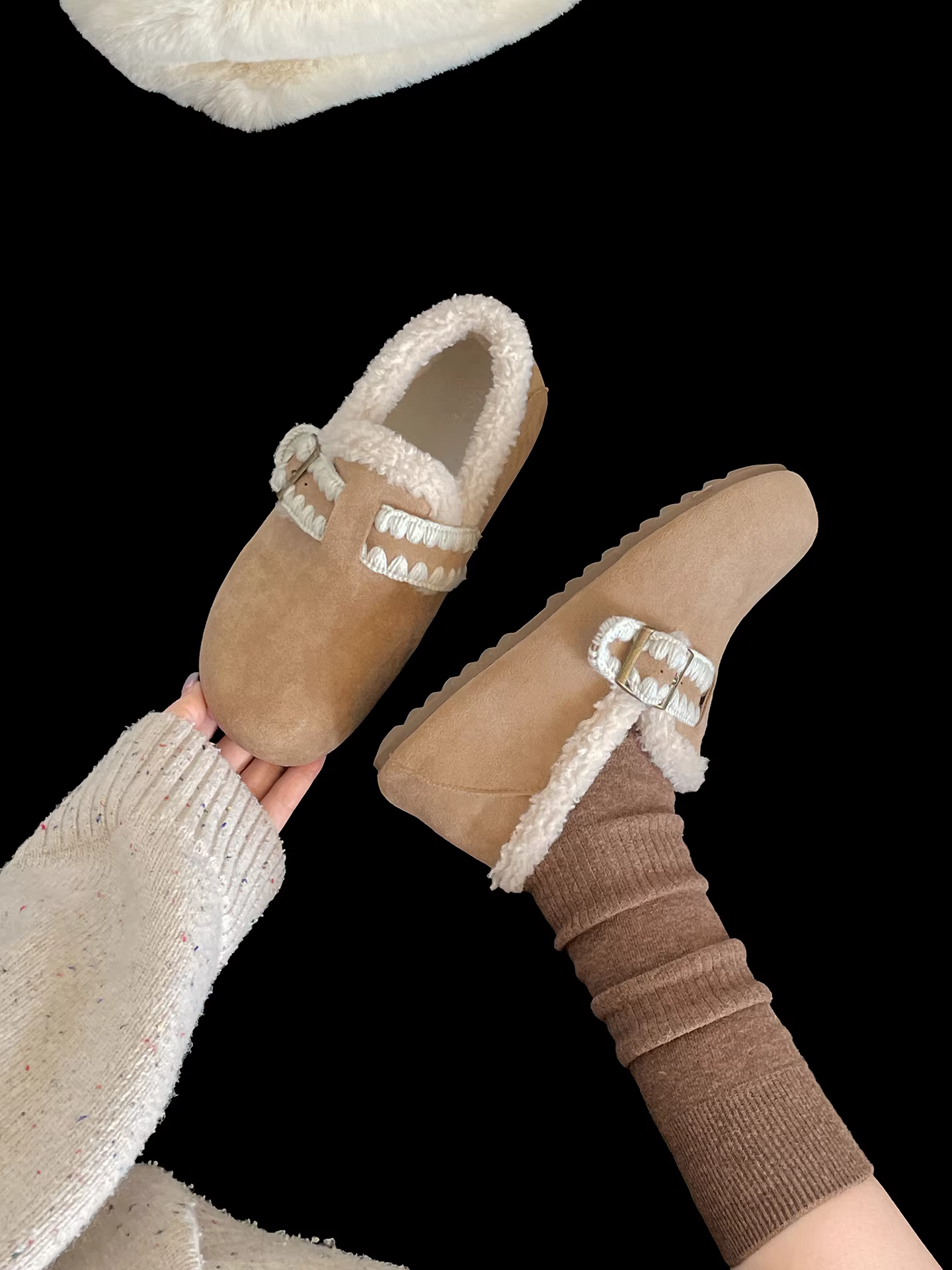 Giày nữ đế dày kiểu Birkenstock, lót đầy đủ, phong cách retro trắng, mùa đông ấm áp, chất liệu cotton Đông Bắc, mẫu mới 2025.