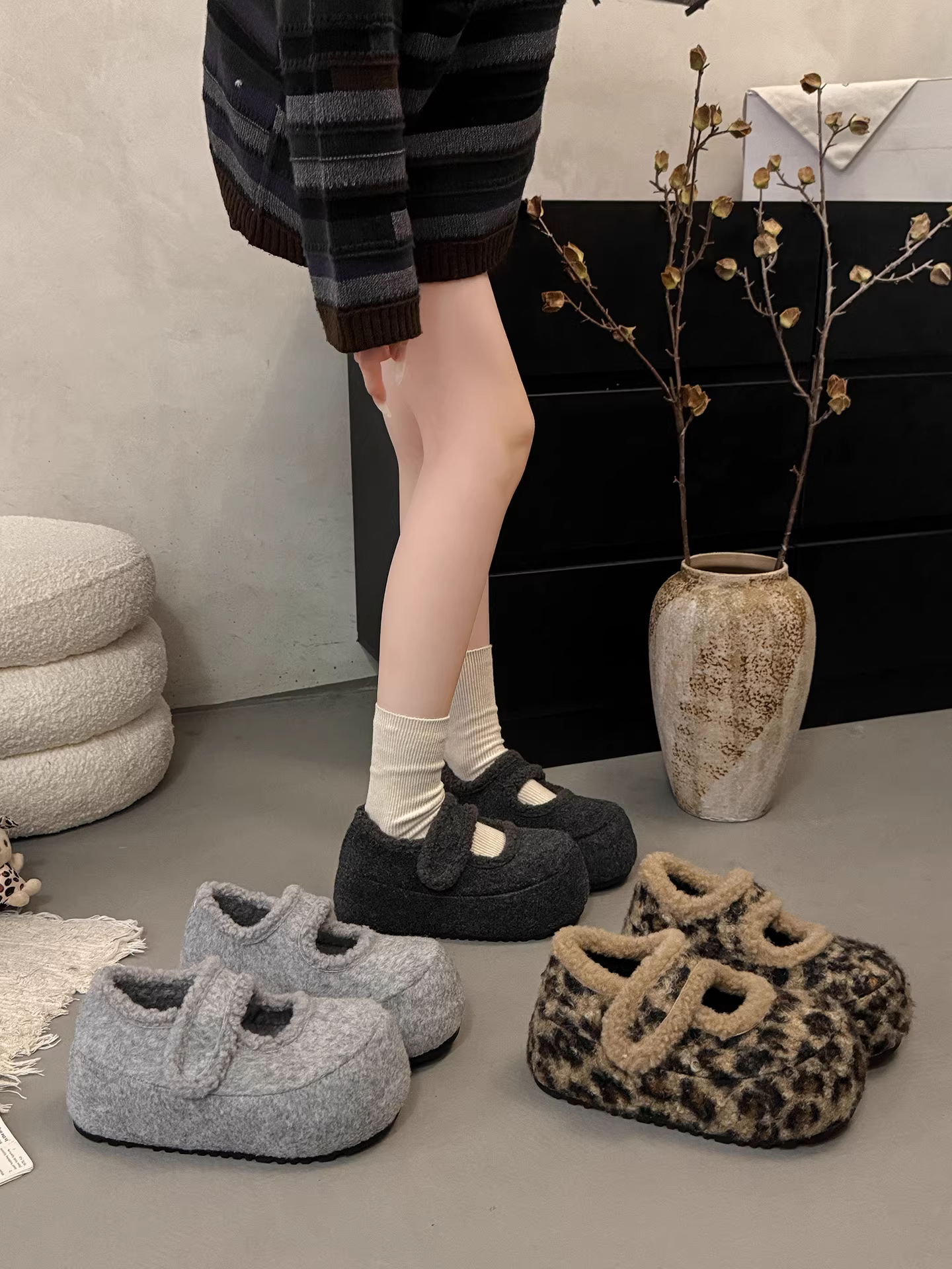 Giày lông dày đế cao họa tiết da báo thời thượng dành cho nữ, thích hợp đi ngoài trời, giày cotton kiểu Birkenstock giữ ấm mùa đông mới năm 2025, chống trơn trượt.