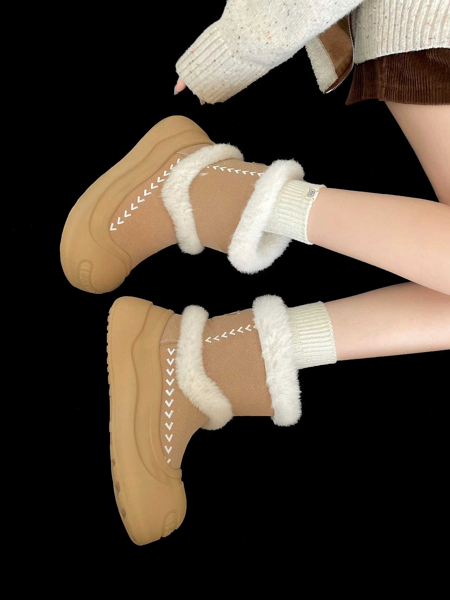 Giày bốt tuyết đế dày lót lông cừu kiểu cổ điển Nam Trung Quốc dành cho nữ 2025 Mẫu mới mùa đông ấm áp chống trơn trượt Giày bông Đông Bắc