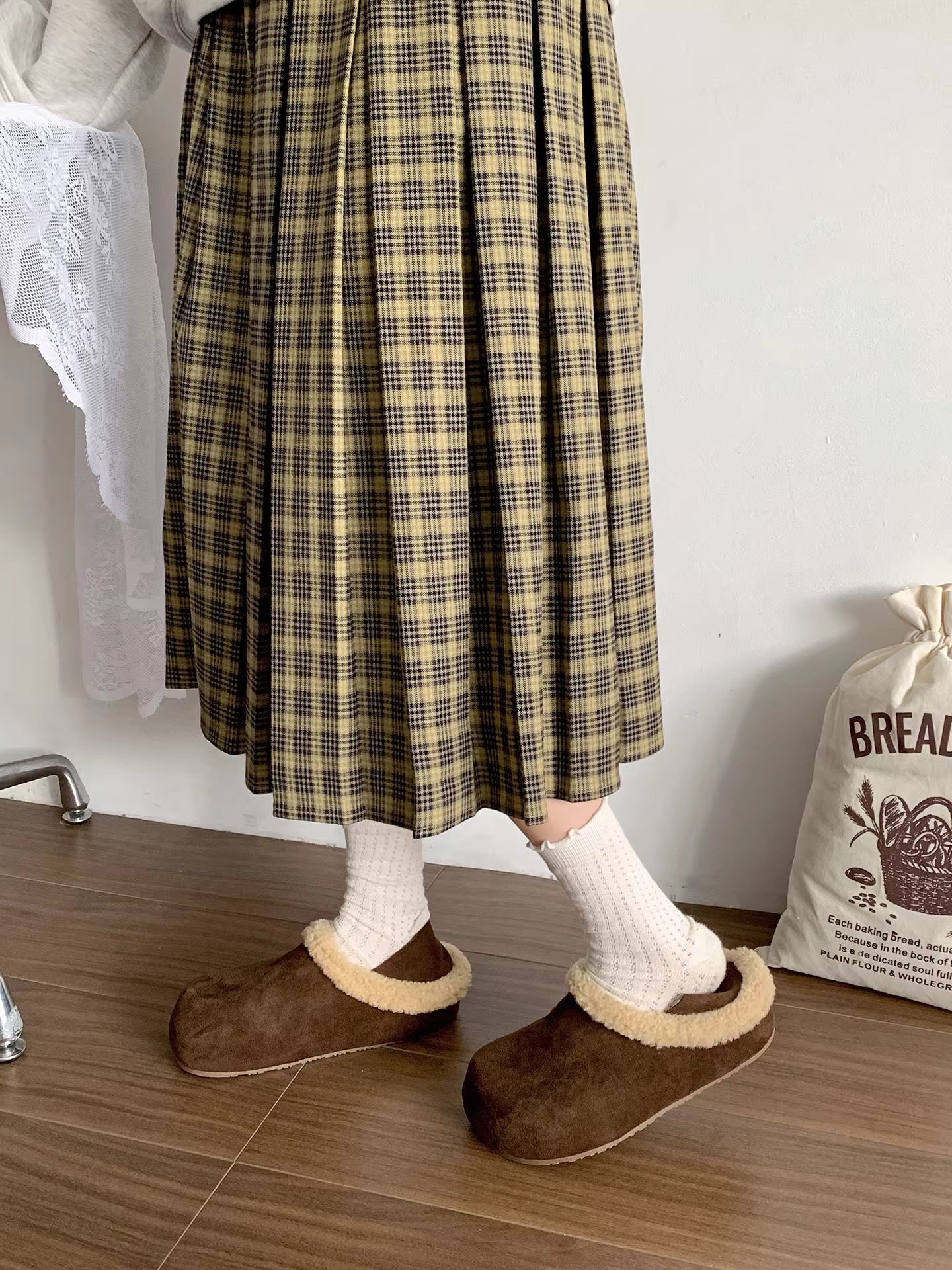 Giày Birkenstock nữ mùa đông 2025 kiểu dáng cổ điển, đế dày, lông mềm, chống trơn, hai kiểu mang, đa năng, đi ngoài trời