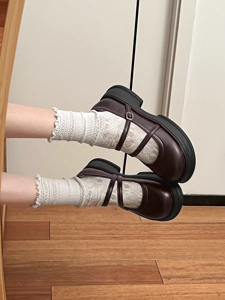 Giày da nữ đế dày kiểu Pháp cổ điển màu trắng, mẫu mới thu 2025, phối chân váy, kiểu Mary Jane gót vuông, giày đơn.