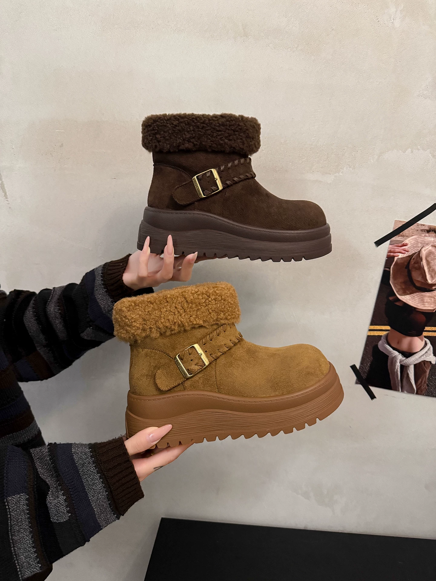 Giày bốt đi tuyết đế dày, lót lông cừu, kiểu cổ điển, tăng chiều cao dành cho nữ, giày cotton ấm áp ngoài trời chống trượt mùa đông mới năm 2025.