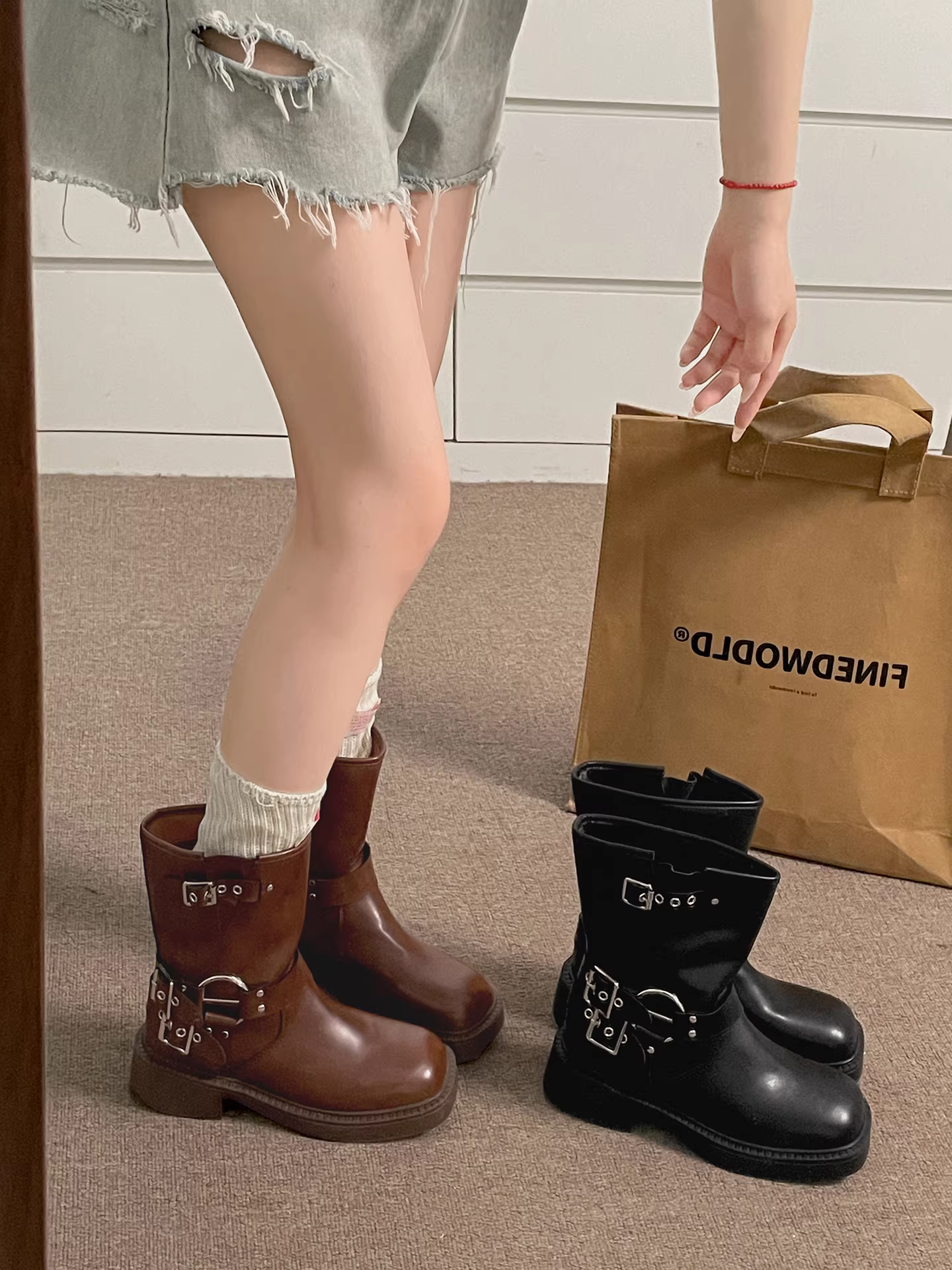 Giày bốt cao gót đế dày màu nâu Maillard cổ điển dành cho nữ, kiểu dáng Anh quốc, mùa thu đông 2025, giúp thon gọn chân.