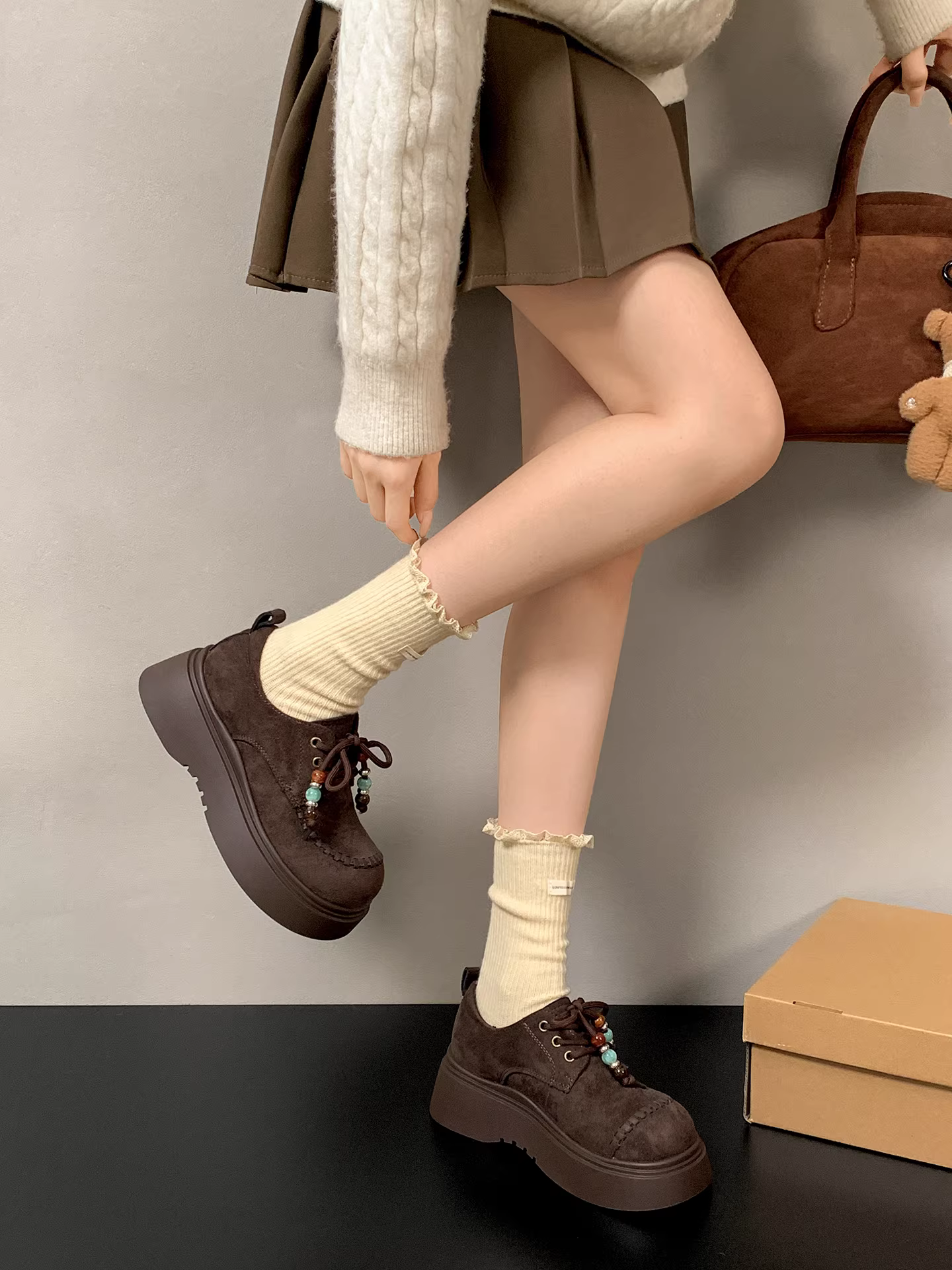 Giày Birkenstock đế xuồng đa năng kiểu retro dành cho nữ, mẫu mới thu 2025, phối được với chân váy, đế mềm, mũi tròn, kiểu dáng đơn giản.