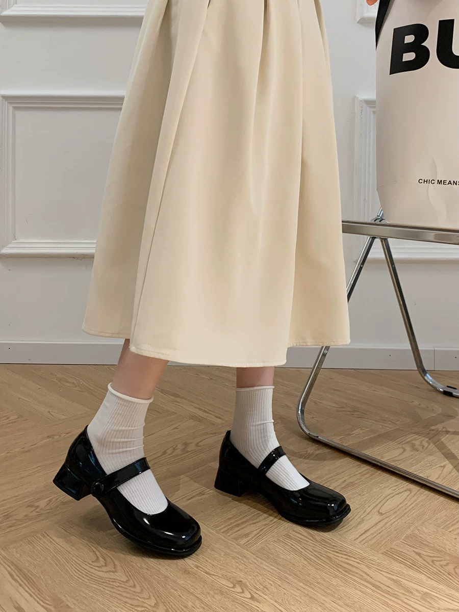 Giày da đế dày đa năng dành cho nữ 2025 kiểu mới mùa thu cổ điển màu đỏ nhạt mũi vuông gót thô kiểu Mary Jane