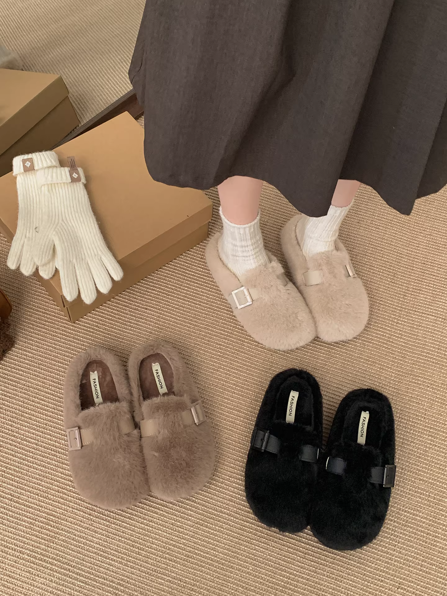 Đôi dép lê nữ đế dày kiểu Pháp cổ điển, chất liệu nhung mềm mại, đi ngoài trời, mẫu mới mùa đông 2025, giữ ấm, chống trơn trượt, kiểu Birkenstock, chất liệu cotton.