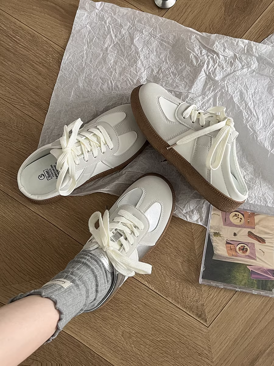 Giày lười nữ đế dày thời trang màu bạc, kiểu dáng cổ điển nhẹ nhàng mùa thu 2025, giày tập luyện kiểu Đức