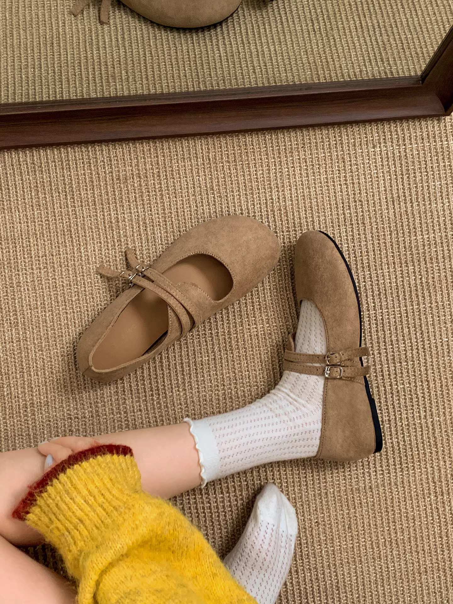 Giày nữ kiểu Birkenstock đế bằng, màu đen cổ điển, mẫu thu mới 2025, thích hợp phối cùng chân váy, kiểu giày Mary Jane.