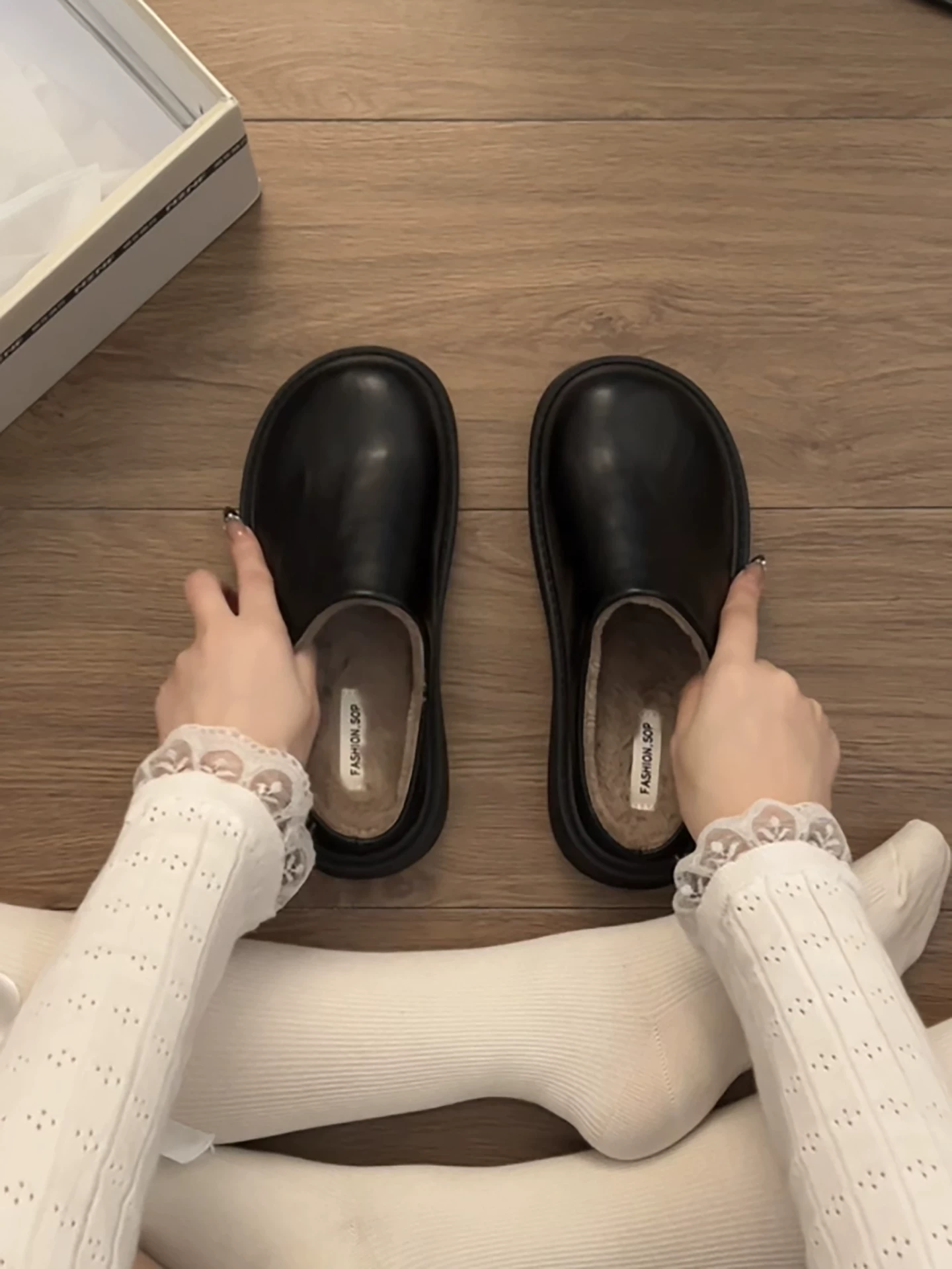 Giày Birkenstock đế dày chống trượt lót lông cừu màu đen dành cho nữ 2025 mới mùa thu đông đi ngoài trời dép bông ấm tăng chiều cao