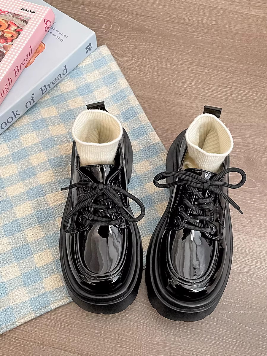 Giày da nữ đế dày kiểu Anh cổ điển màu đen, kiểu dáng mới mùa thu 2025, phối chân váy, kiểu Mary Jane