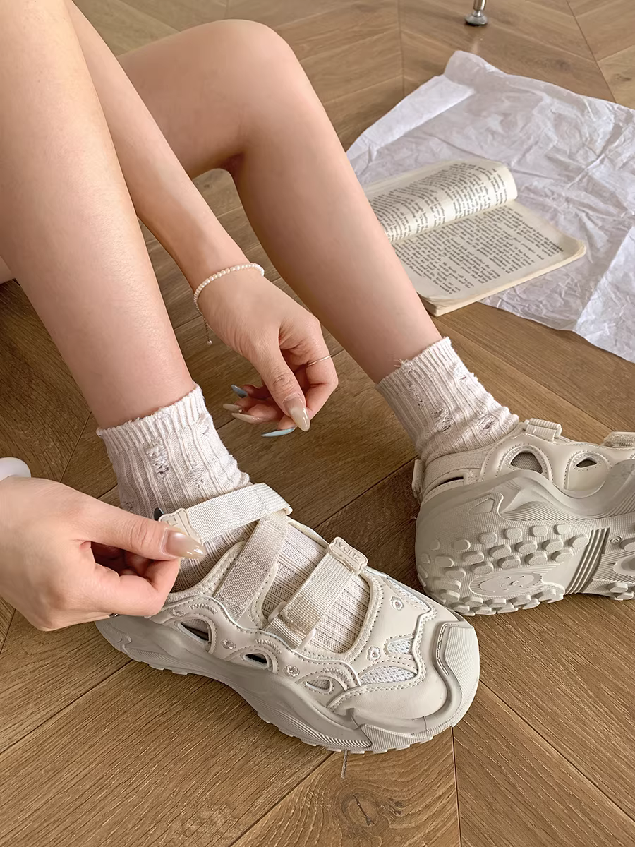 Giày sandal thể thao đế dày đế bằng màu trắng Nan Zai Nanbian dành cho nữ, giày bố mùa hè mới 2025.