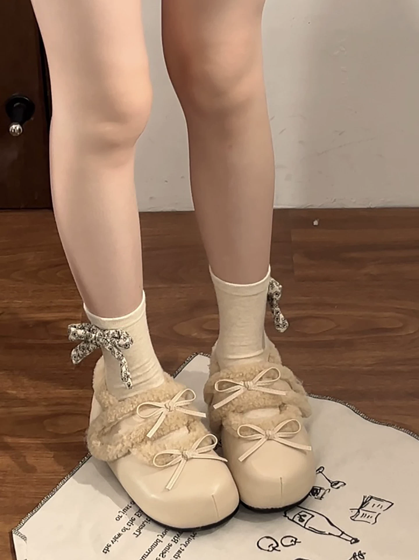 Giày Birkenstock nữ đế dày lót lông đỏ cổ điển, kiểu ôm chân, mùa đông 2025, giữ ấm, tăng chiều cao, chất liệu bông tuyết dày dặn