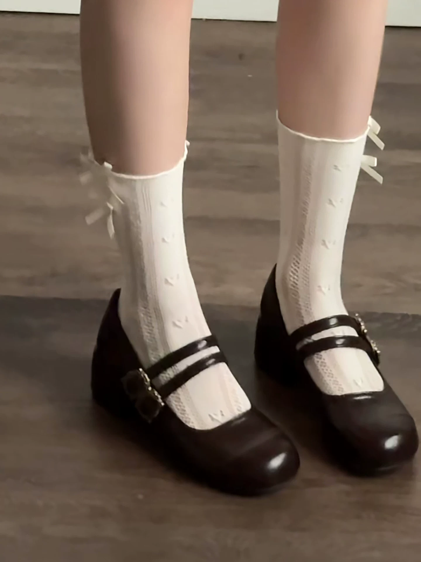 Giày nữ đế thô mũi tròn kiểu retro màu nâu, kiểu dáng mới mùa thu 2025, phối cùng chân váy, giày Mary Jane kiểu Pháp tăng chiều cao.