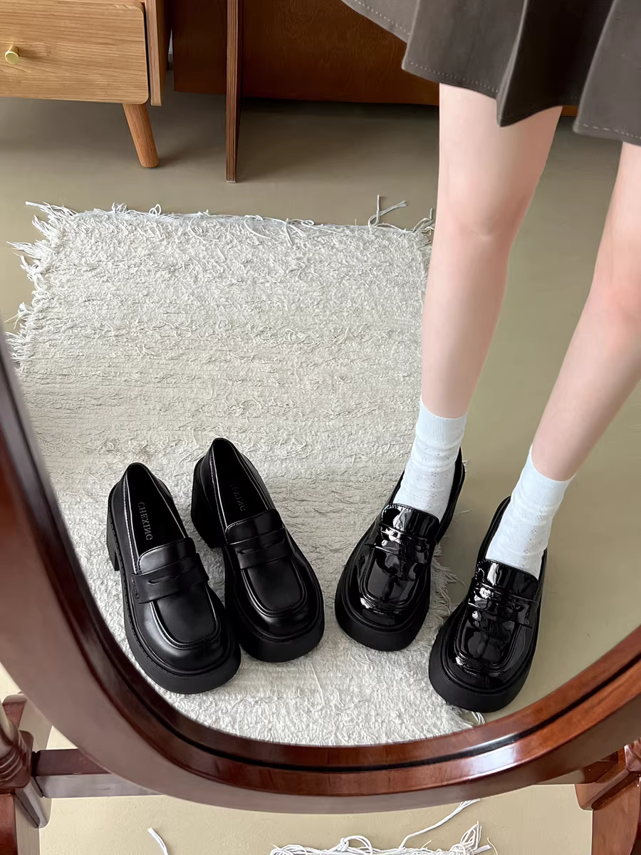Giày lười đế xuồng cao gót đen dành cho nữ, kiểu thu đông 2025 mới, thích hợp phối cùng chân váy, kiểu giày Mary Jane.