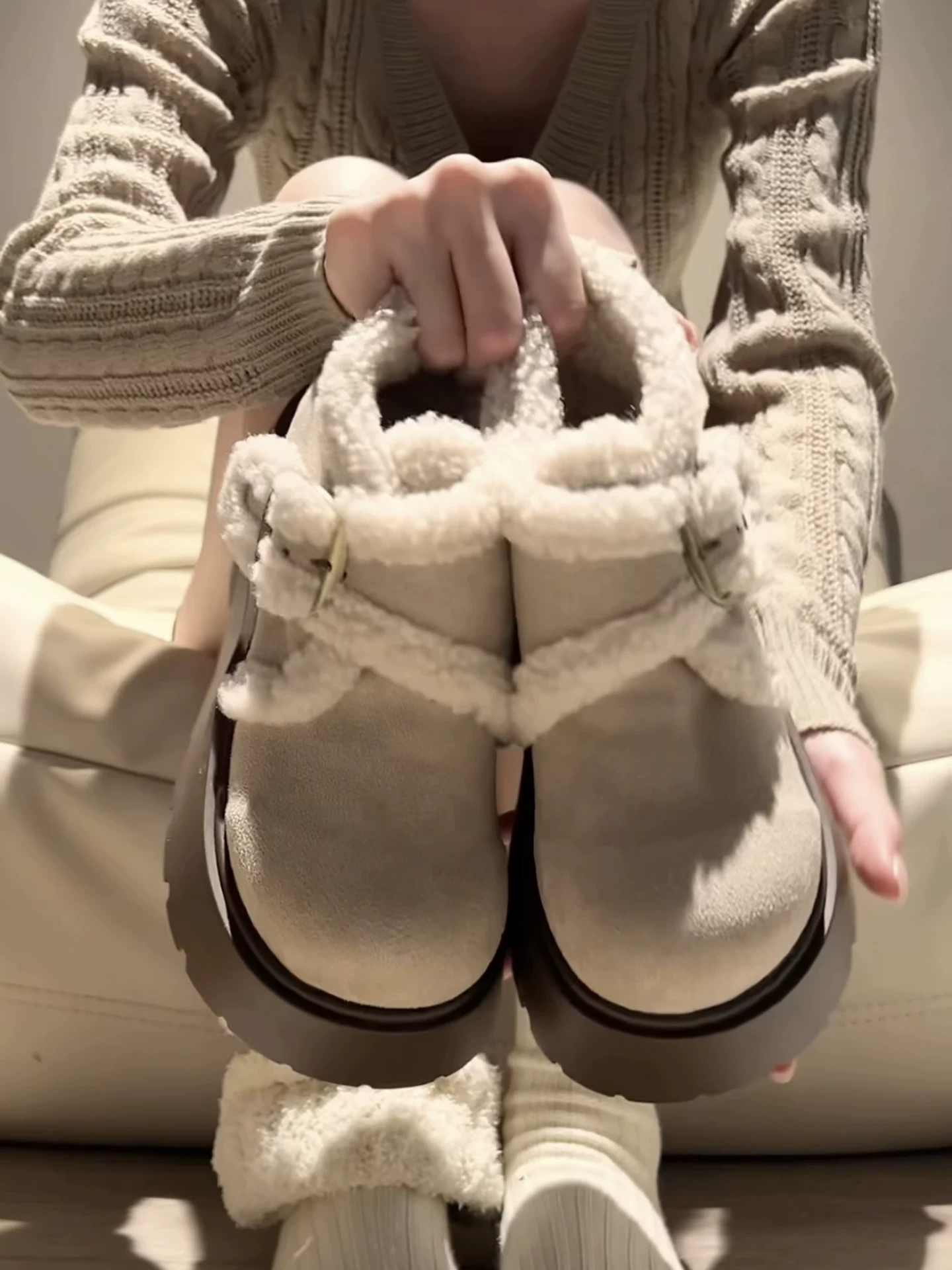 Giày bốt tuyết cổ ngắn tăng chiều cao kiểu retro màu trắng lót lông cừu dành cho nữ, mẫu mới mùa đông 2025, giữ ấm khi đi ngoài trời, kiểu Birkenstock, chất liệu cotton