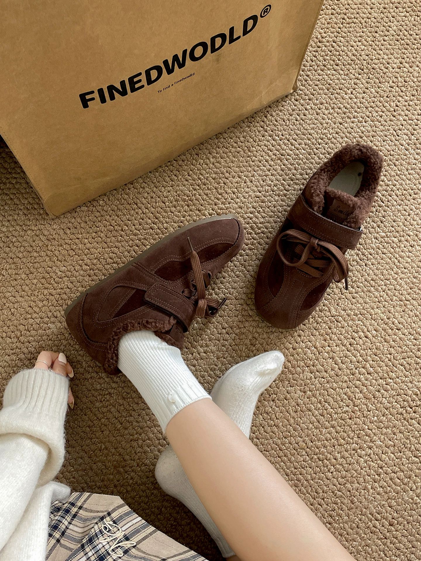 Giày cotton đế dày kiểu Pháp cổ điển dành cho nữ, mẫu mới mùa đông 2025, ấm áp, đi ngoài trời, chống trơn trượt, lót lông cừu, giày tập luyện kiểu Đức.