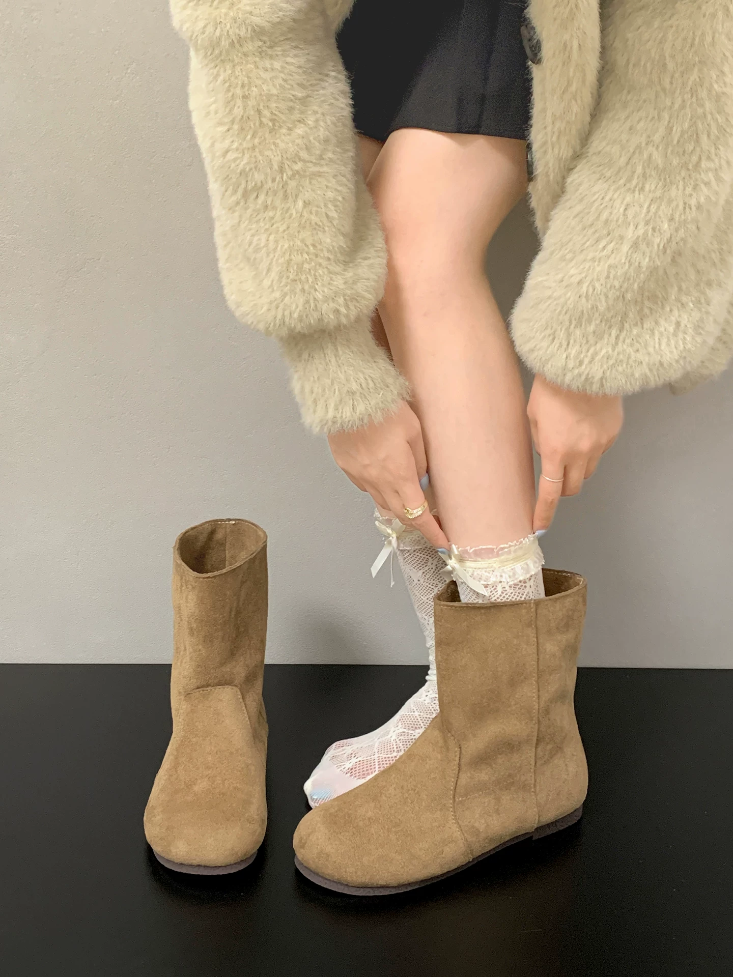 Giày bệt màu kaki cổ điển Melard dành cho nữ, mẫu mới thu đông 2025, đa năng, phối chân váy, tôn dáng, kiểu Birkenstock ngắn.