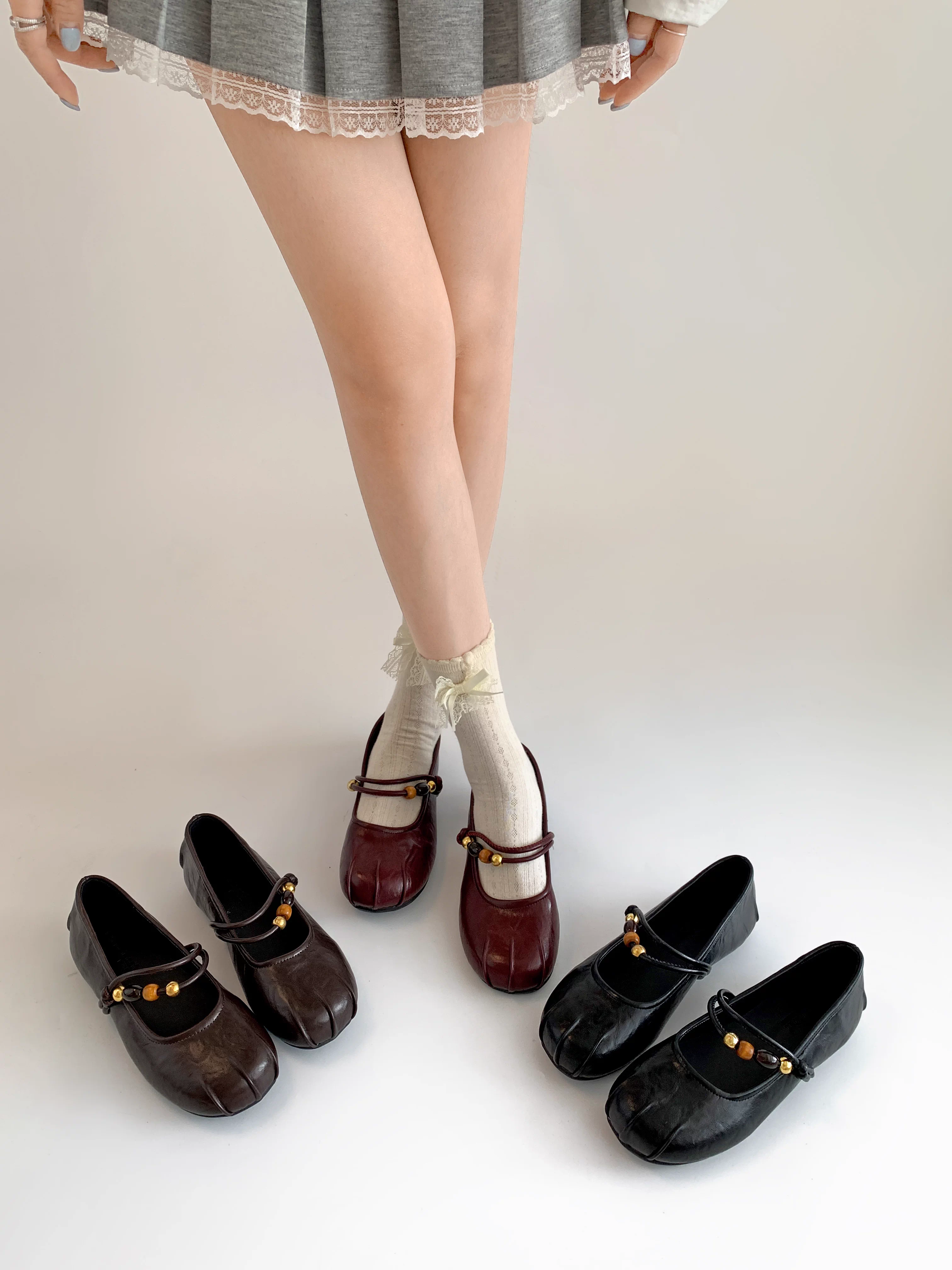 Giày bệt đế xuồng kiểu Pháp màu đen mũi tròn dành cho nữ, mẫu mới thu đông 2025, đa năng, kiểu retro Mary Jane.