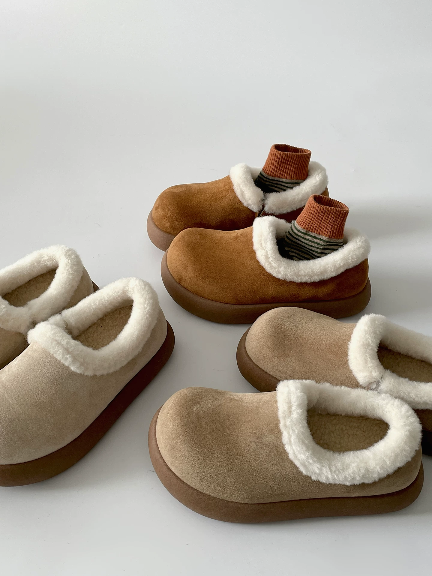 Giày Birkenstock cổ điển dày dặn, lót lông, ôm trọn chân dành cho nữ, mẫu mới mùa đông 2025, tăng chiều cao, giữ ấm, lót lông mềm mại.