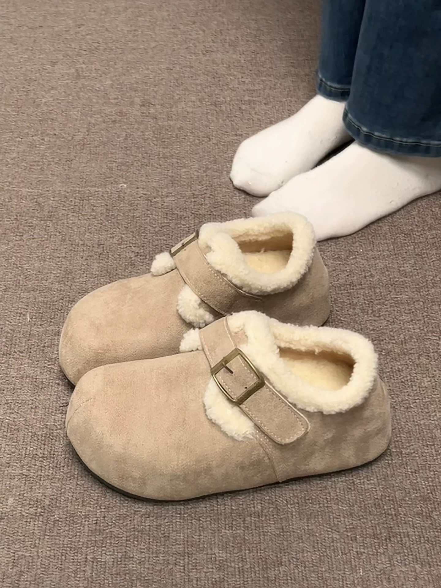 Giày bông mùa đông đế dày lót lông cừu kiểu cổ điển Nam Trung Quốc dành cho nữ, kiểu mới năm 2025, giữ ấm, đi ngoài trời, chống trơn trượt, kiểu Birkenstock.