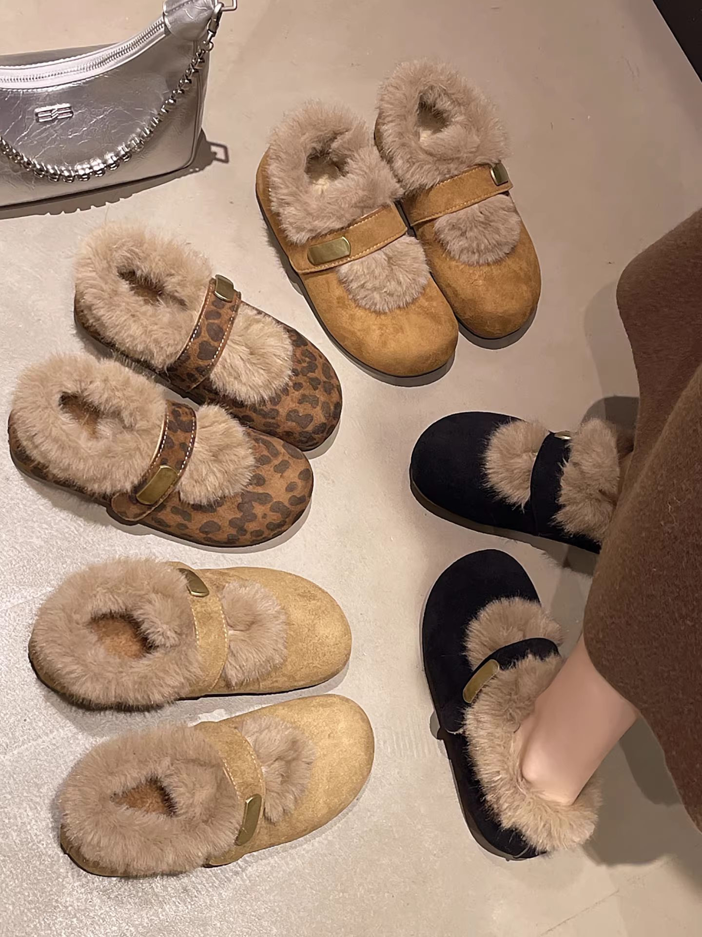 Giày cotton lót lông cừu giữ ấm bên trong, đế dày tăng chiều cao, chống trơn trượt dành cho nữ, áo khoác ngoài mùa đông, giày Birkenstock đế mềm kiểu retro mới năm 2025