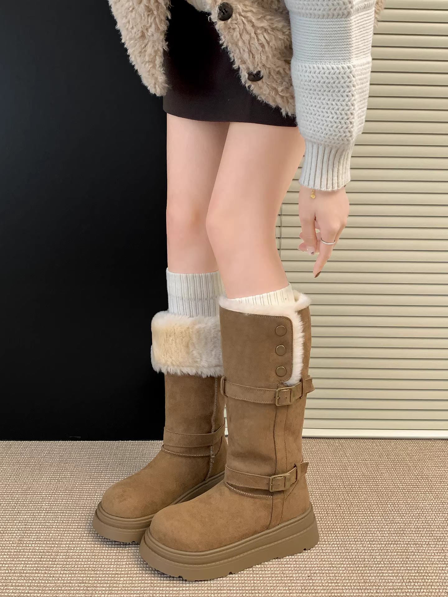 Giày bốt tuyết nữ đế dày giữ ấm lót lông cừu dày dặn kiểu retro mùa đông 2025 mới, chống trơn trượt, chất liệu cotton