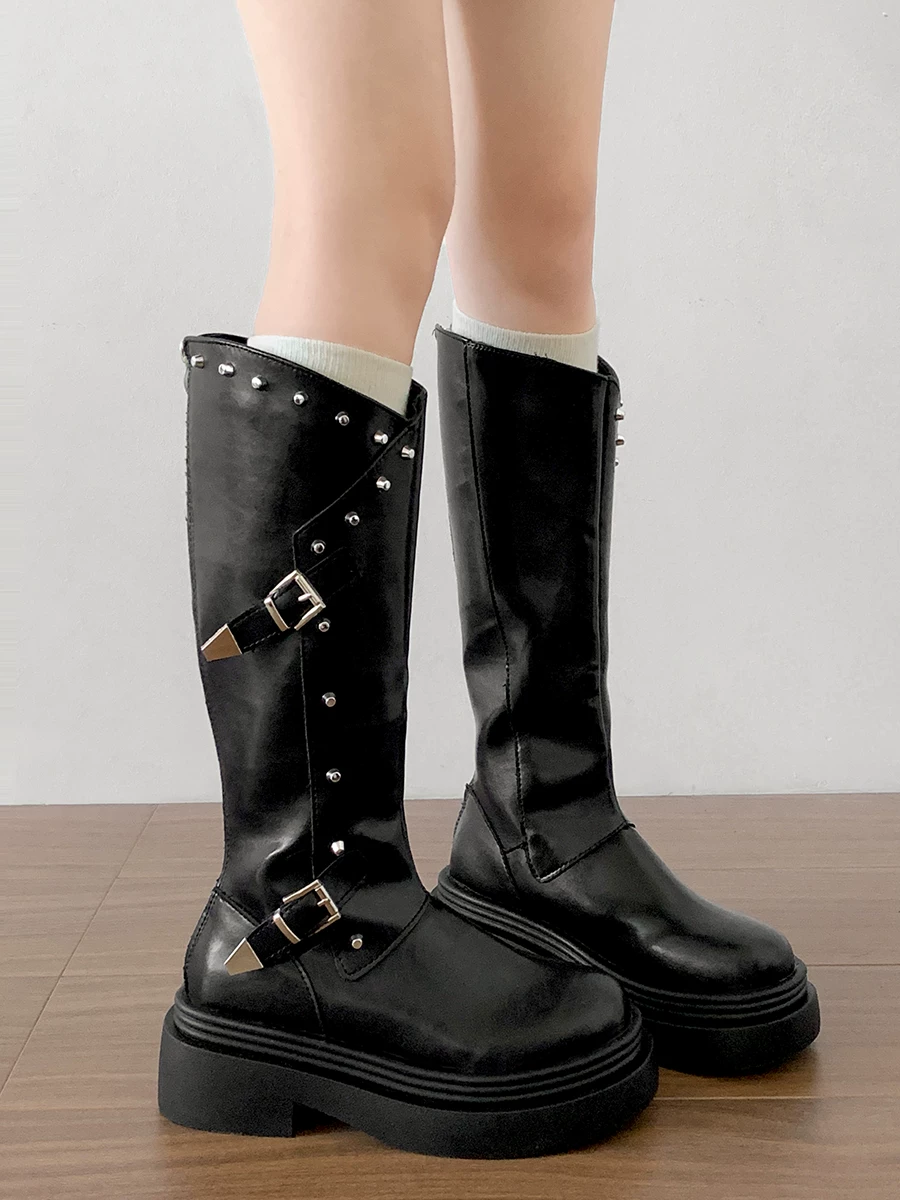 Giày bốt cao đến đầu gối đế xuồng chunky retro thời thượng màu đen dành cho nữ, mẫu mới thu đông 2025, tăng chiều cao, tôn dáng, kiểu dáng chữ V, kiểu dáng cưỡi ngựa
