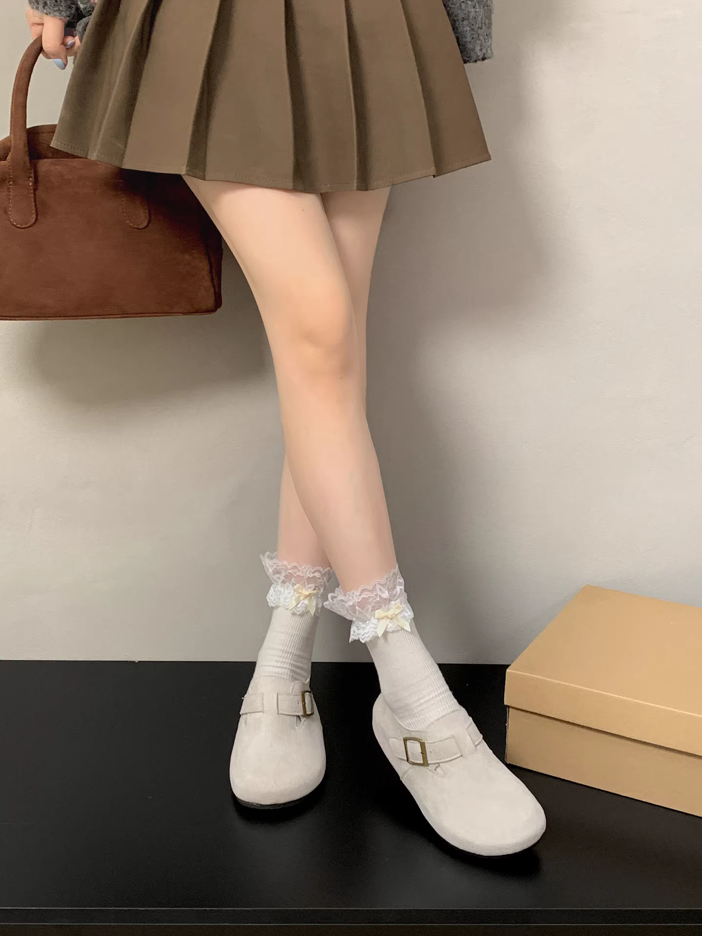 Giày nữ đế dày kiểu Birkenstock, phong cách retro, mẫu thu đông 2025 mới, phối chân váy, đế mềm tăng chiều cao.