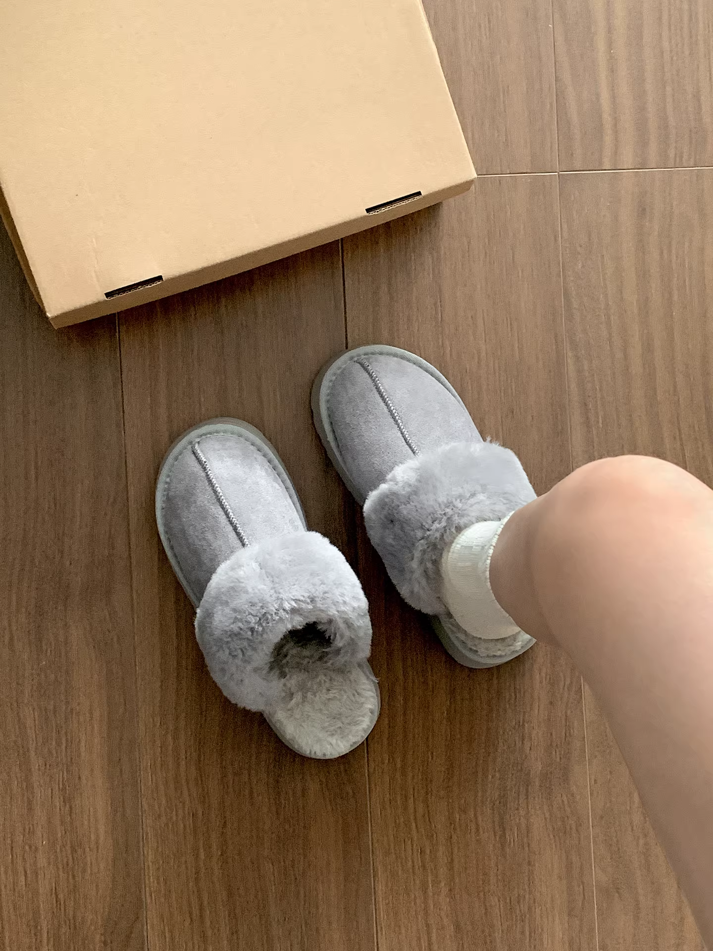 Giày Birkenstock đế dày nửa đế kiểu cổ điển màu nâu dành cho nữ, mẫu mới thu đông 2025, đa năng, ấm áp, lót lông cừu.