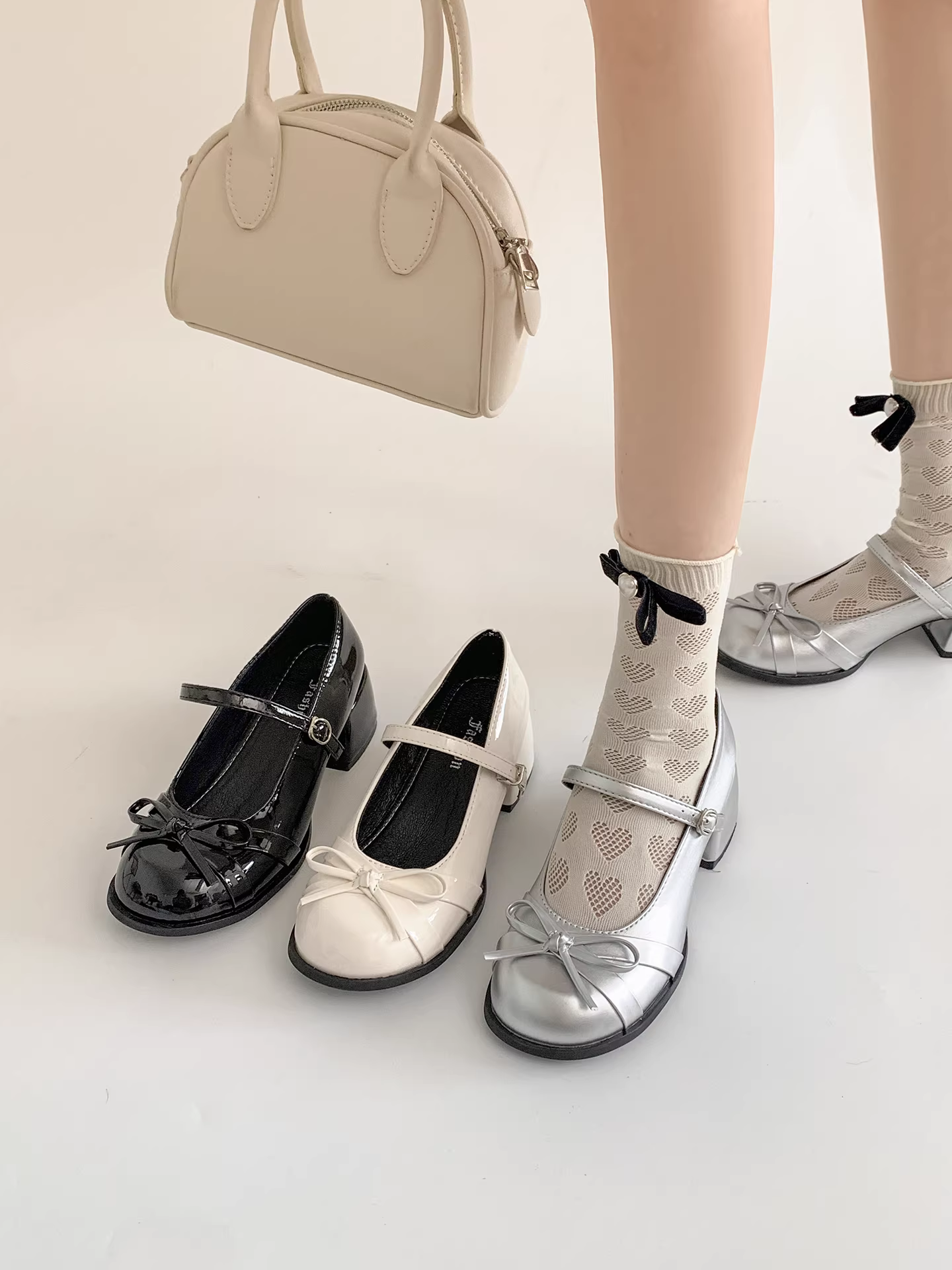 Giày nữ đế xuồng kiểu Pháp cổ điển màu trắng, mẫu mới thu 2025, phối chân váy đa năng, giày Mary Jane đế mềm.