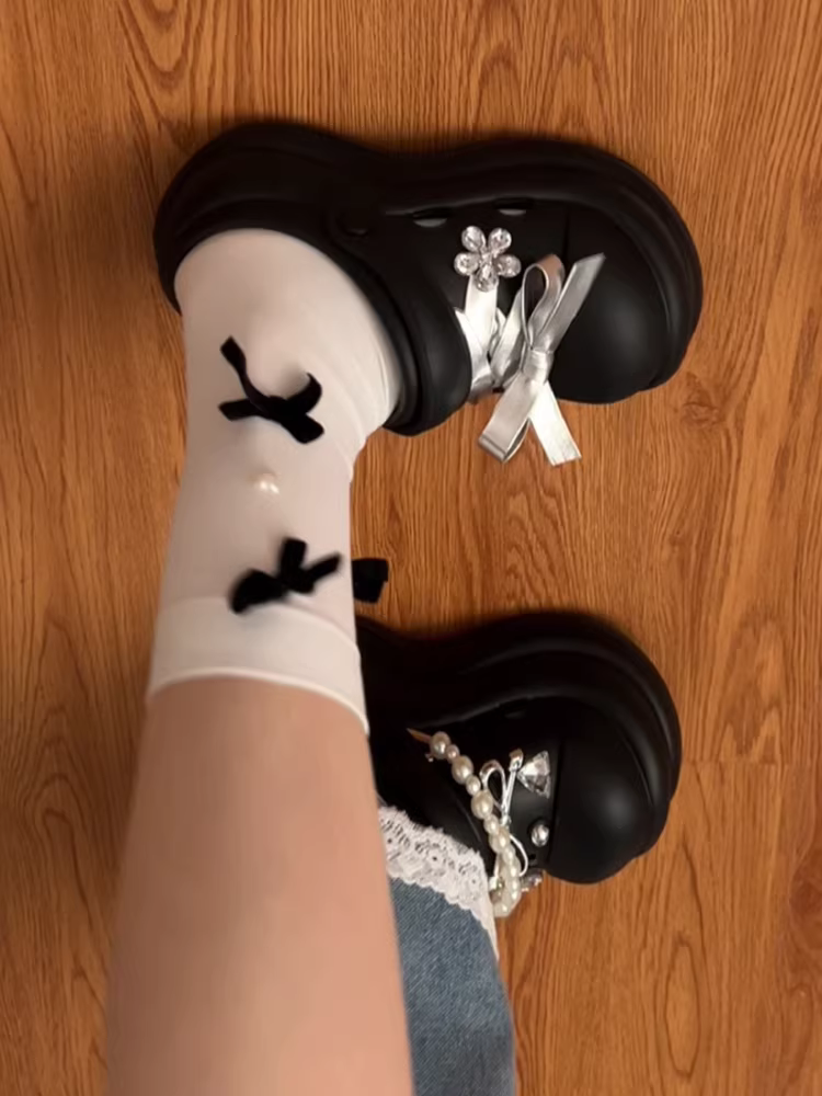 Dép đế xuồng đen phối chân váy, sandal nữ mùa hè 2025 mới, tăng chiều cao, đi ngoài trời, mũi kín