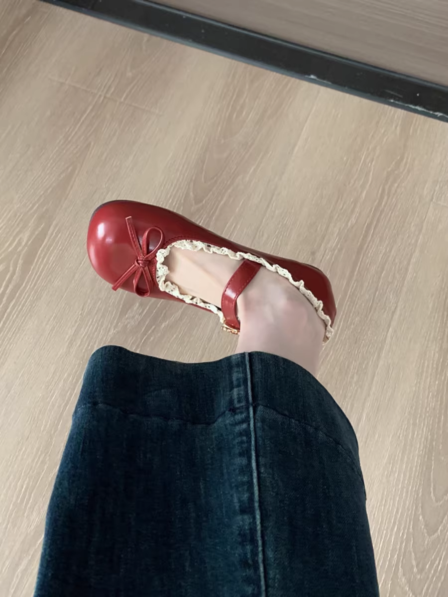 Giày bệt nữ kiểu Pháp cổ điển màu đỏ, mẫu mới thu đông 2025, thích hợp phối cùng chân váy, kiểu Mary Jane.