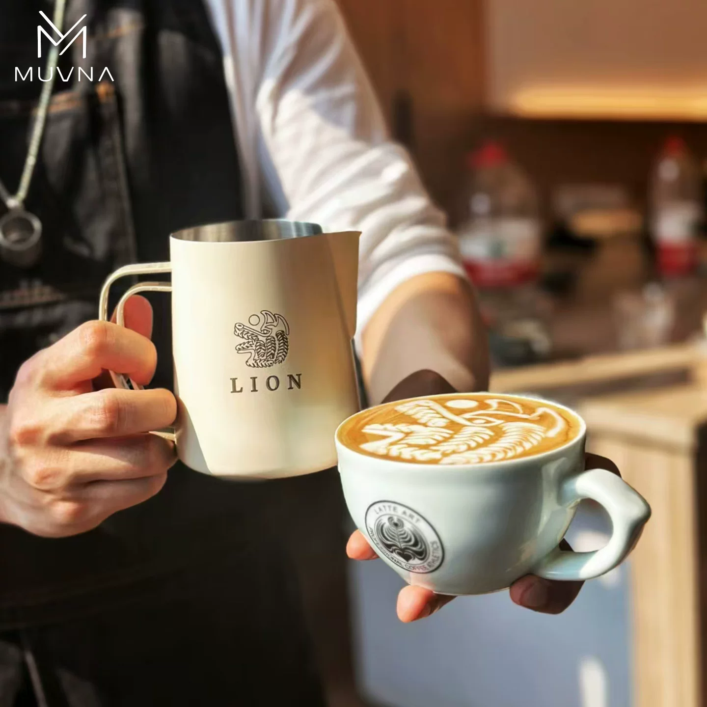 MUVNA DBW Latte Art Cylinder Double Handle Coffee Embossing Latte Art Milk Frothing Cup PCA Yan Jiaqi Hợp tác