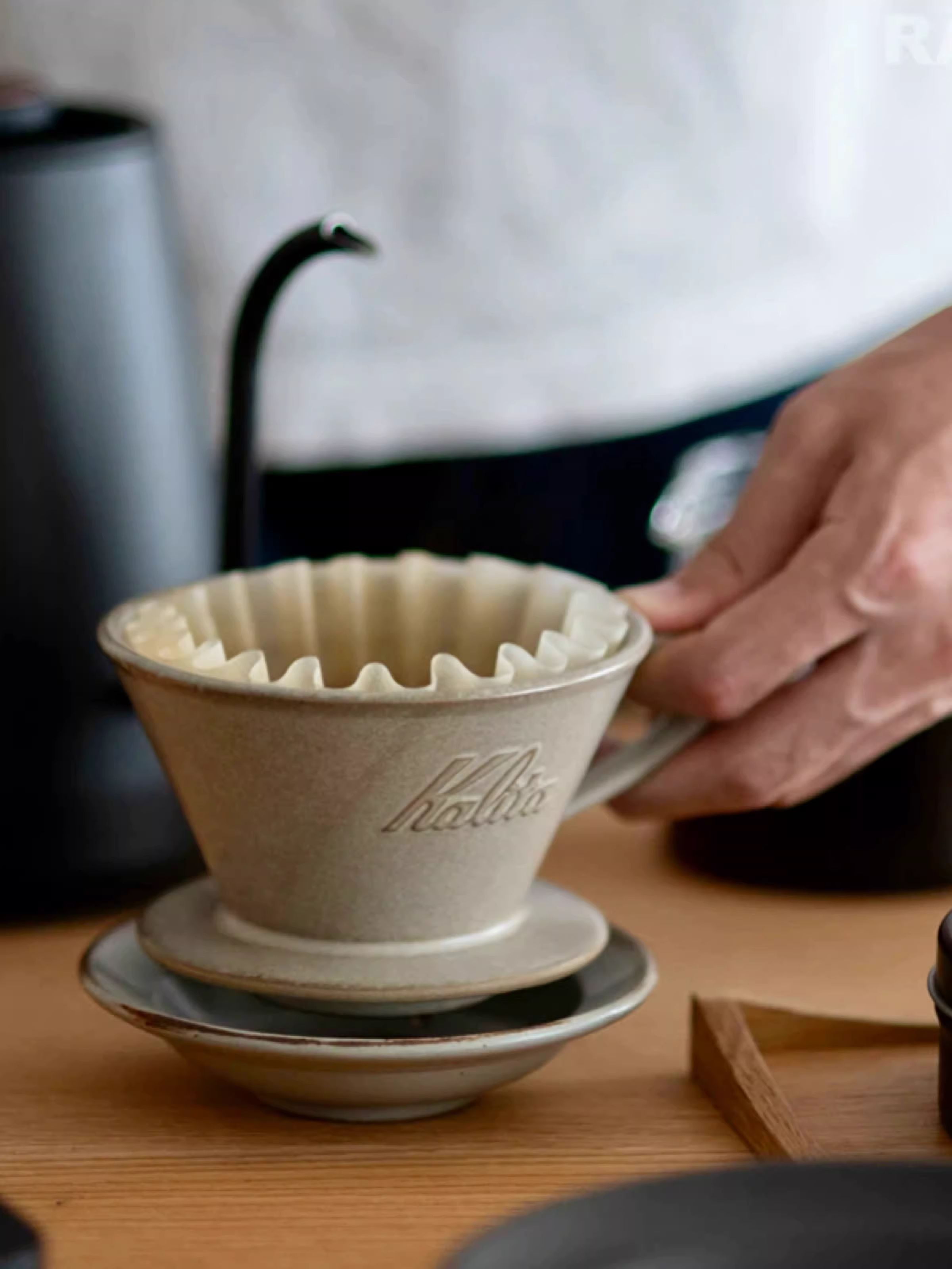 Bộ lọc cà phê gốm sứ Kalita Mino Nhật Bản, kiểu dáng sóng bánh, bộ lọc ba lỗ