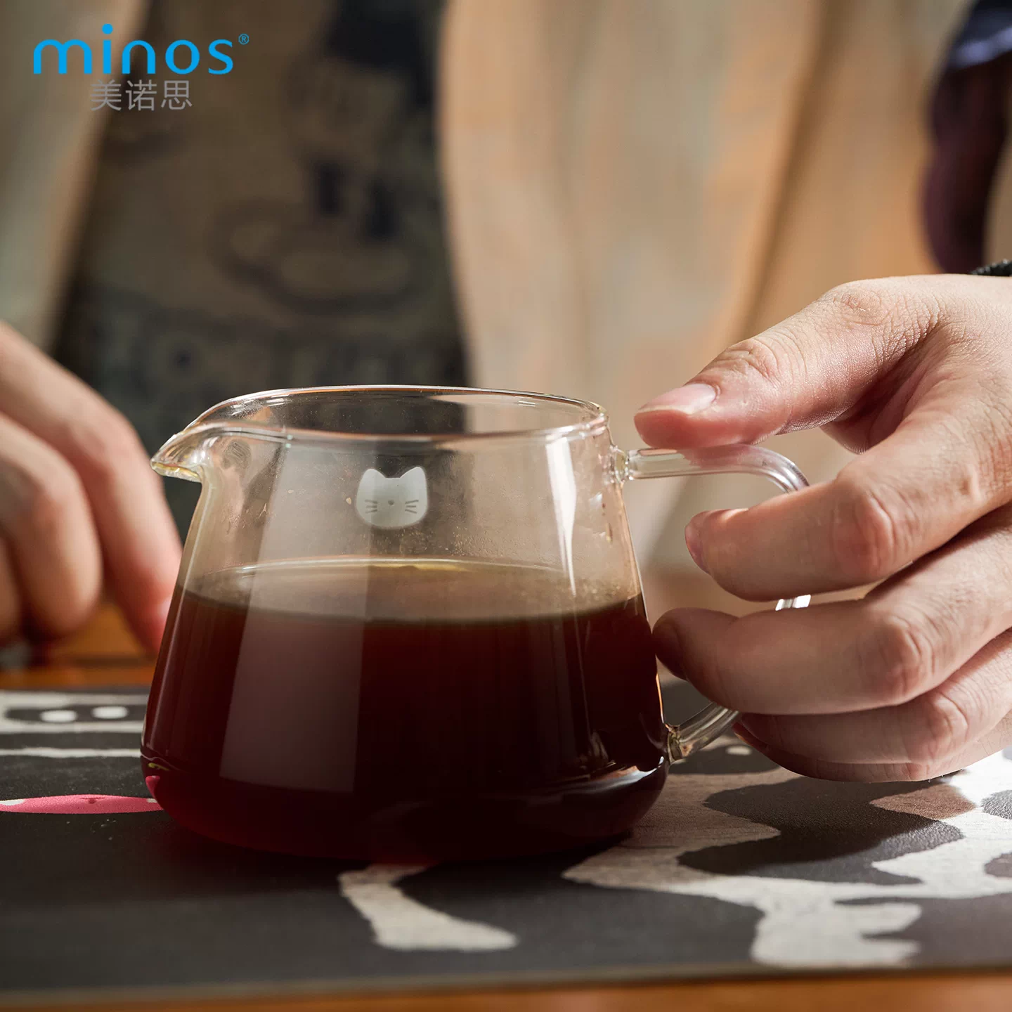 Bình chia sẻ cà phê Neko của Meno, bình pha cà phê thủ công đổi màu bằng nước nóng V60, bình lọc kiểu Mỹ với khăn tay