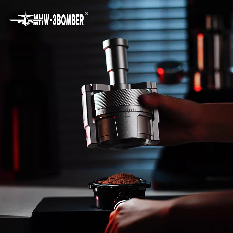 Kim khuấy bột cà phê MHW Bomber SE PRO, thiết bị phân phối bột cà phê kiểu xoáy, ép và xoay để phân tán các cục bột đồng đều.