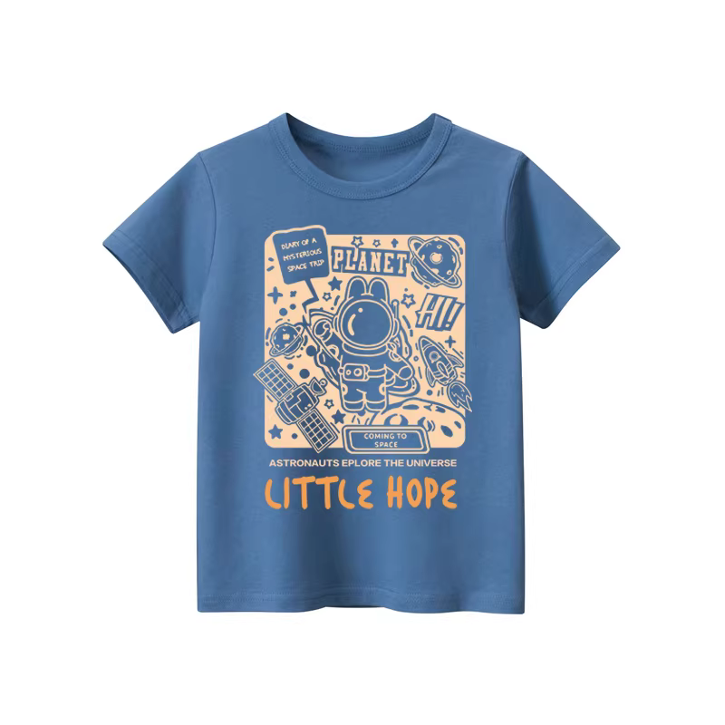 Áo thun ngắn tay bằng cotton nguyên chất cho bé trai, trang phục mùa hè cổ tròn cổ điển, thiết kế phi hành gia sành điệu cho bé trai, áo mỏng hợp thời trang và thời trang.