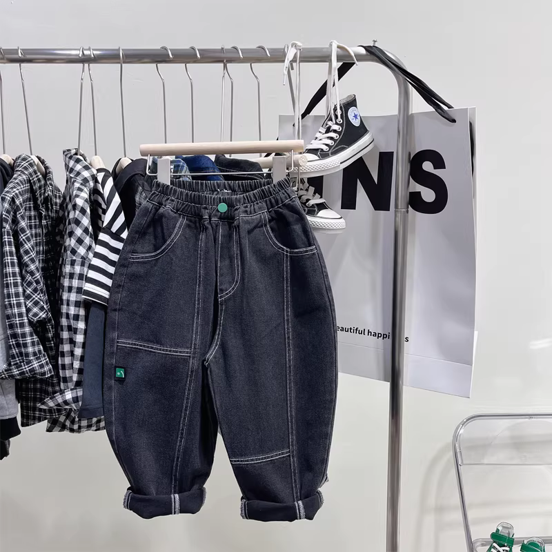 Quần jeans bé trai xuân thu thời trang cá tính phong cách đường phố trẻ em 2025 mới quần dài rộng màu xanh