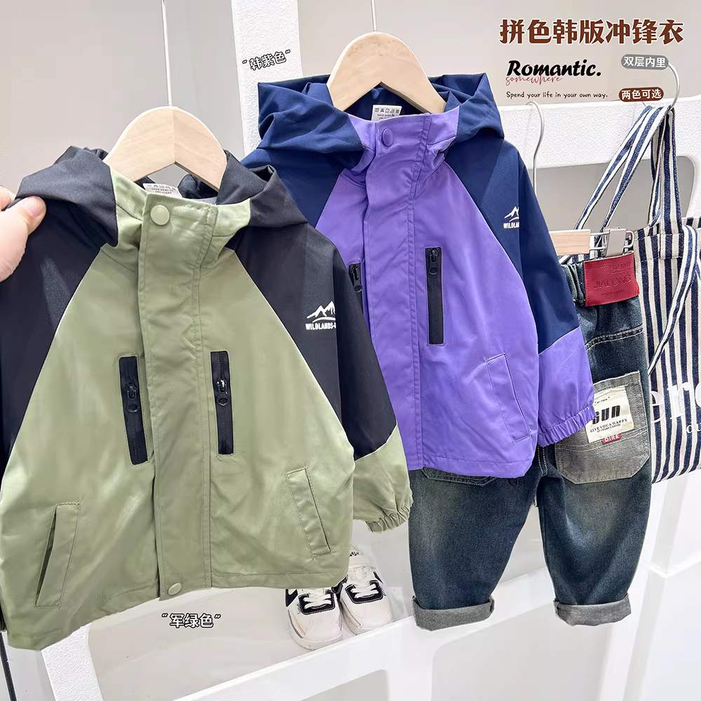 Áo khoác hai lớp cho bé trai, kiểu dáng mới mùa xuân, áo len có mũ trùm đầu có khóa kéo sành điệu, áo gió dáng rộng, hợp thời trang.