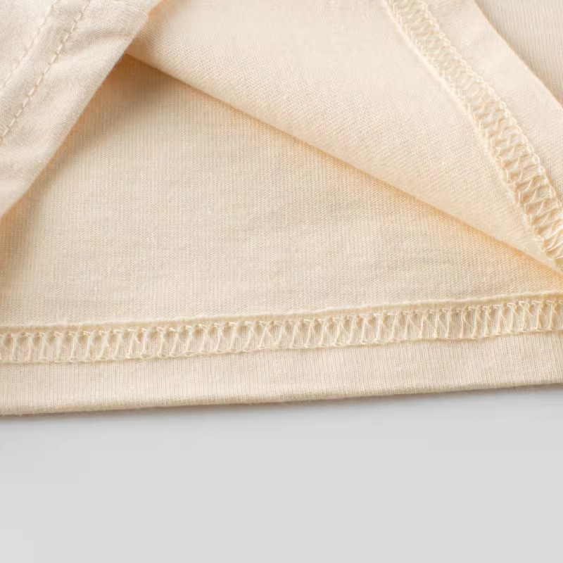 Áo lót bé gái mùa xuân thu 2025, kiểu dáng thường ngày, cổ tròn, dành cho trẻ nhỏ, tay áo phối họa tiết in, chất liệu cotton nguyên chất, áo thun dài tay