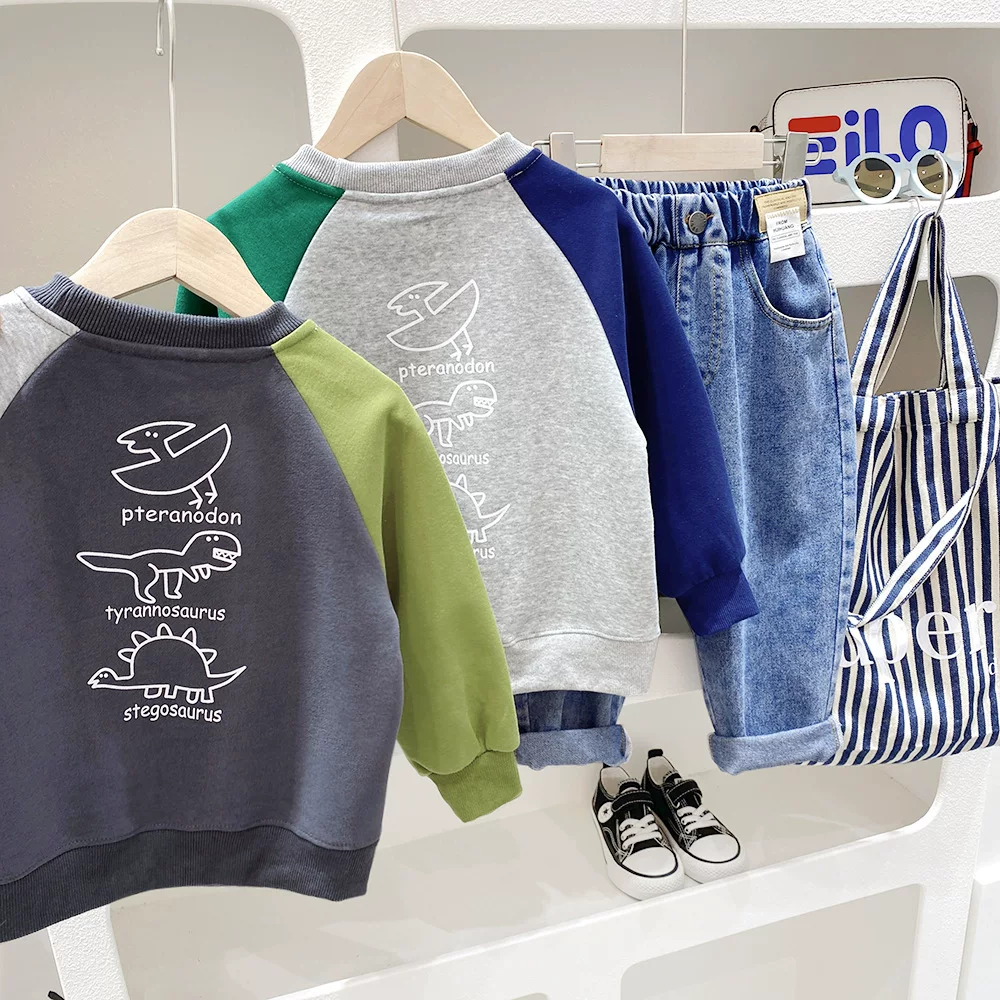 Áo thun bé trai 2025 mẫu xuân mới áo dài tay in hình khủng long áo thun bé trai size trung và lớn áo thun cổ tròn