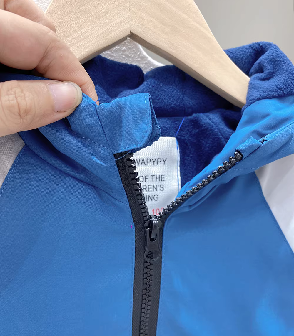 Áo khoác nỉ lót lông thời trang cho bé trai mùa xuân đông 2025, áo gió có mũ phối màu, áo giữ ấm hai lớp có khóa kéo cho bé