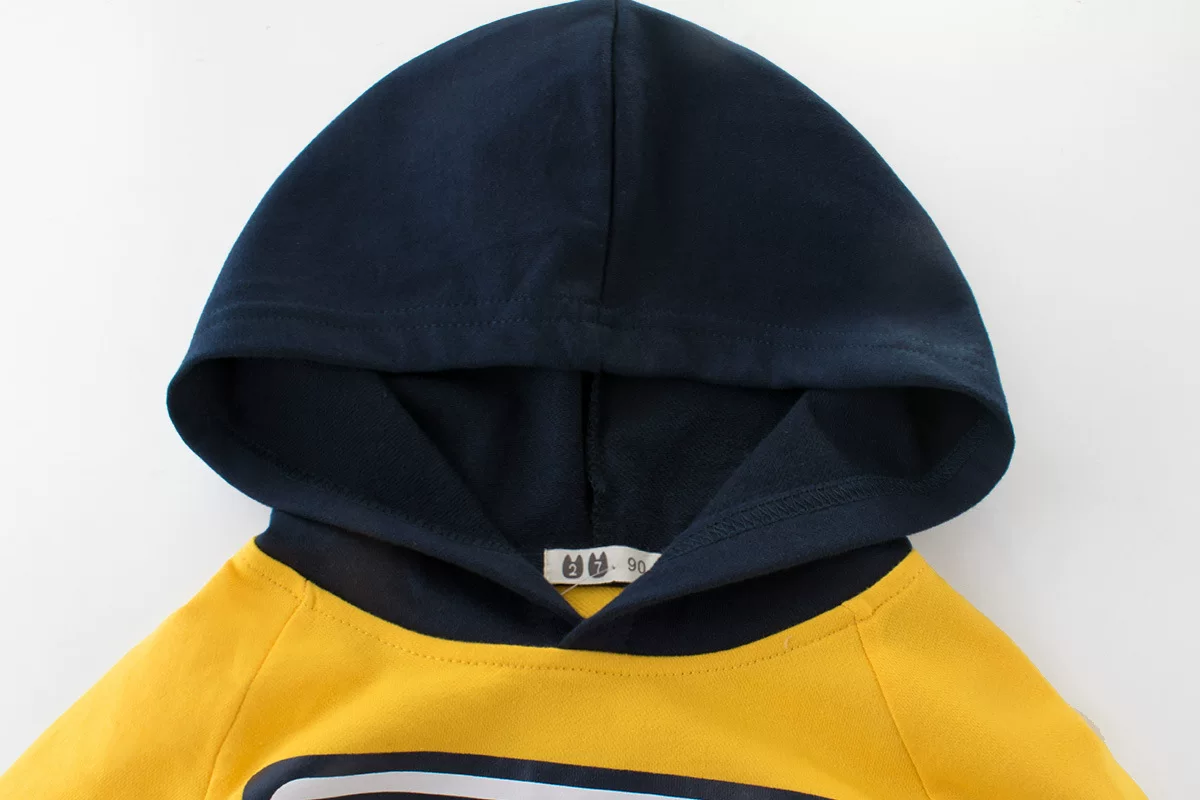 Bộ đồ thể thao hai mảnh áo hoodie bé trai mùa xuân 2025, chất liệu cotton nguyên chất, kiểu dáng thời trang, áo dài tay